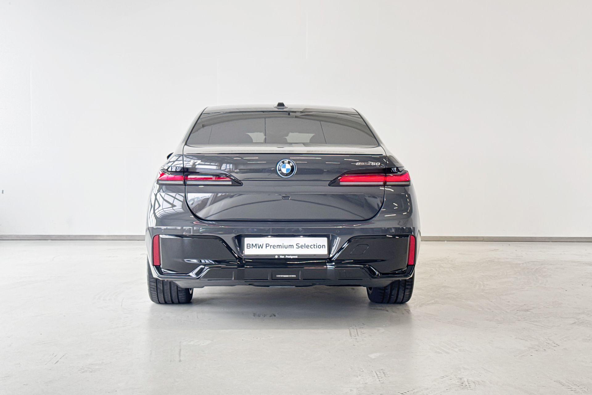 BMW i7