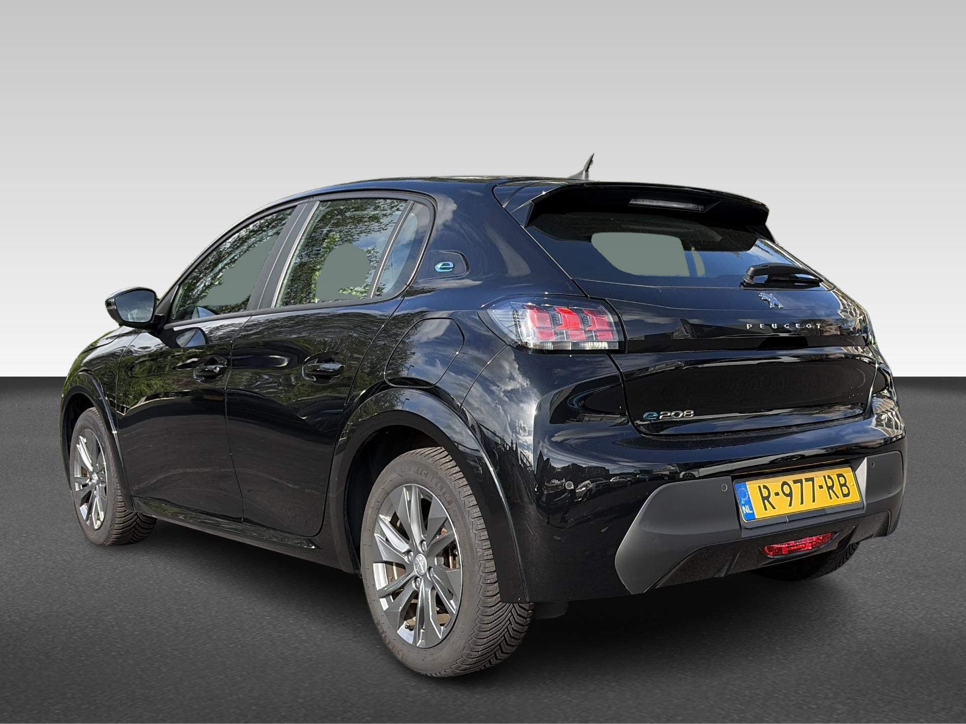 Peugeot e-208