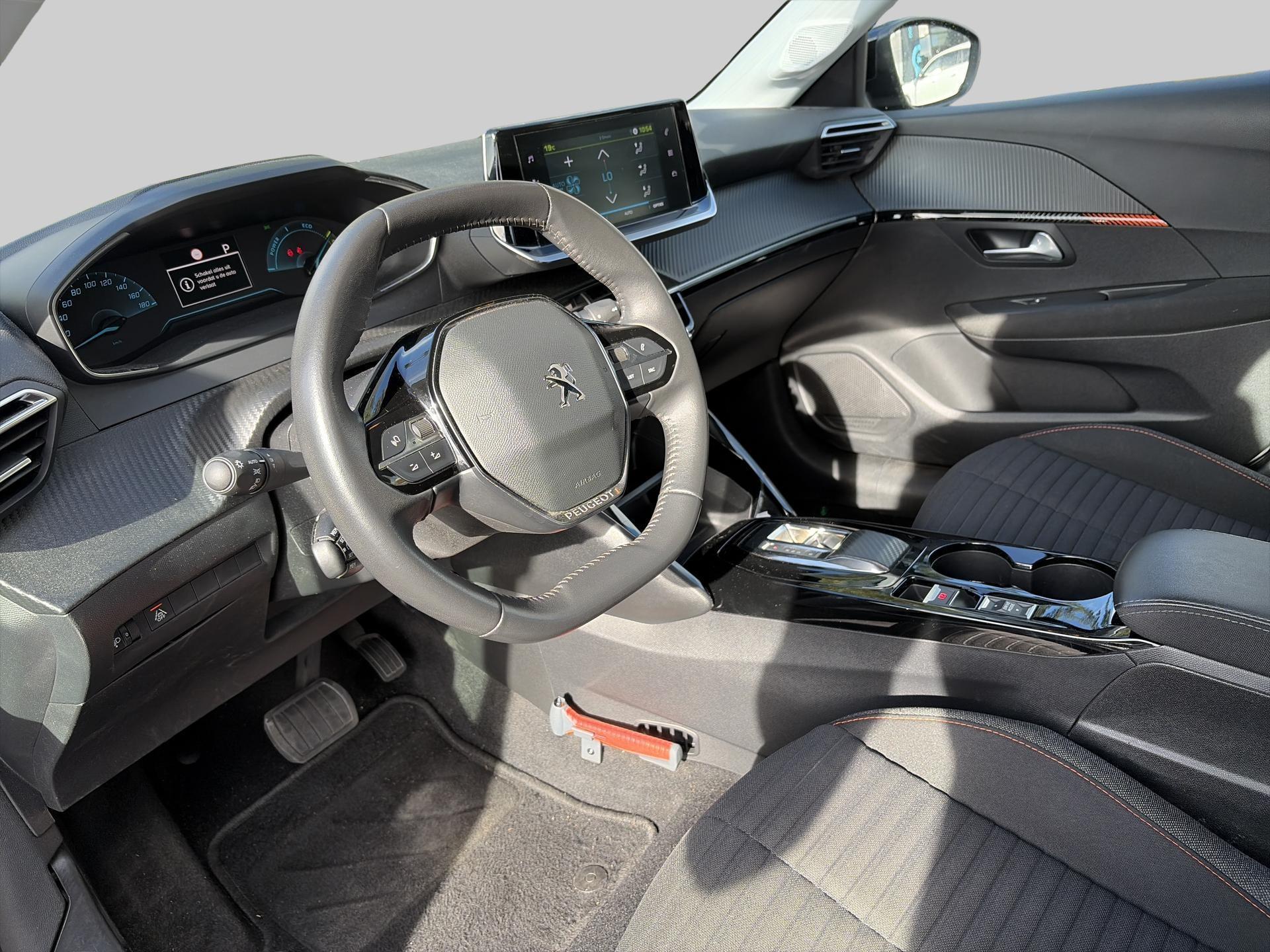 Peugeot e-208