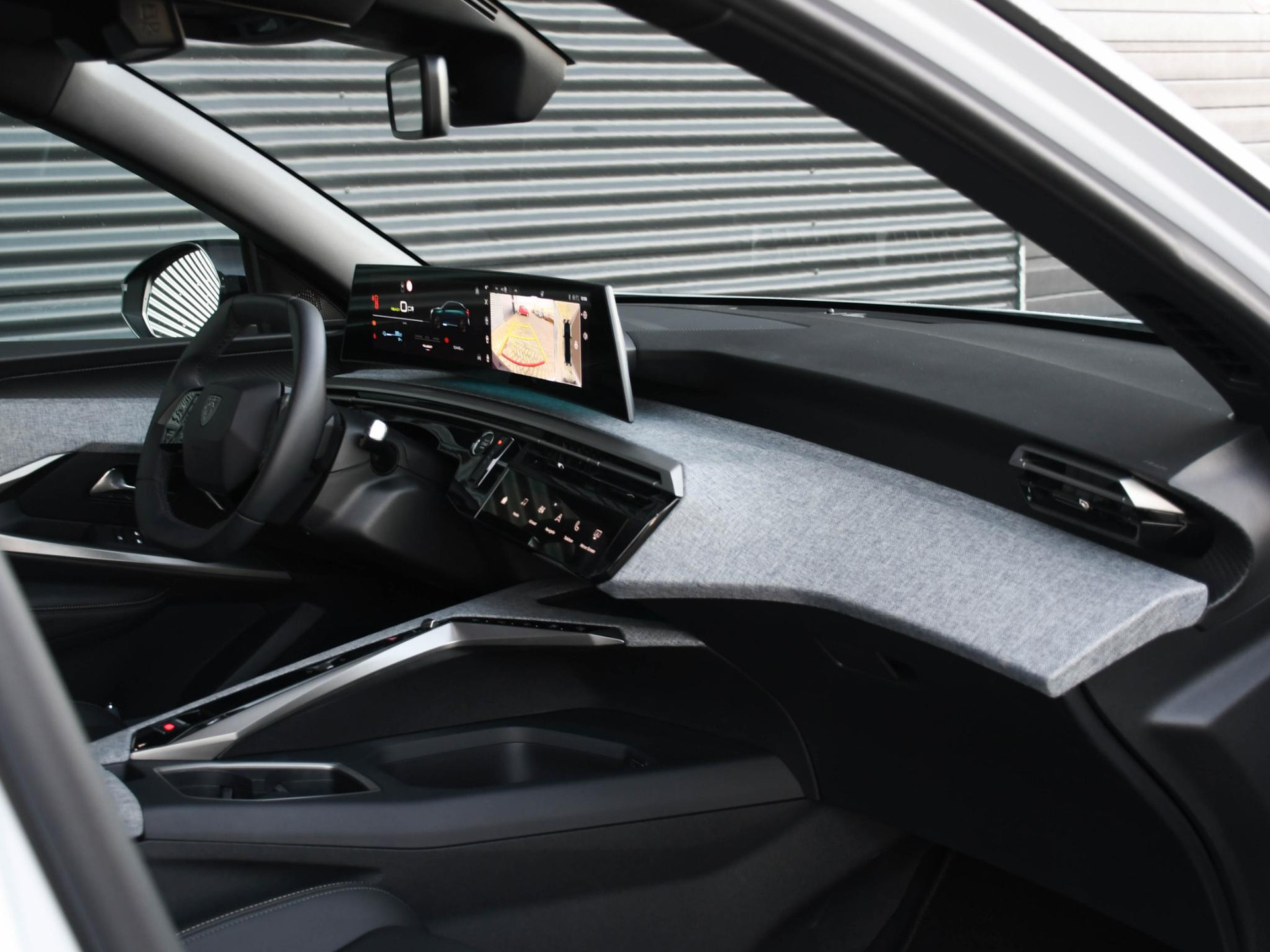 Peugeot e-3008