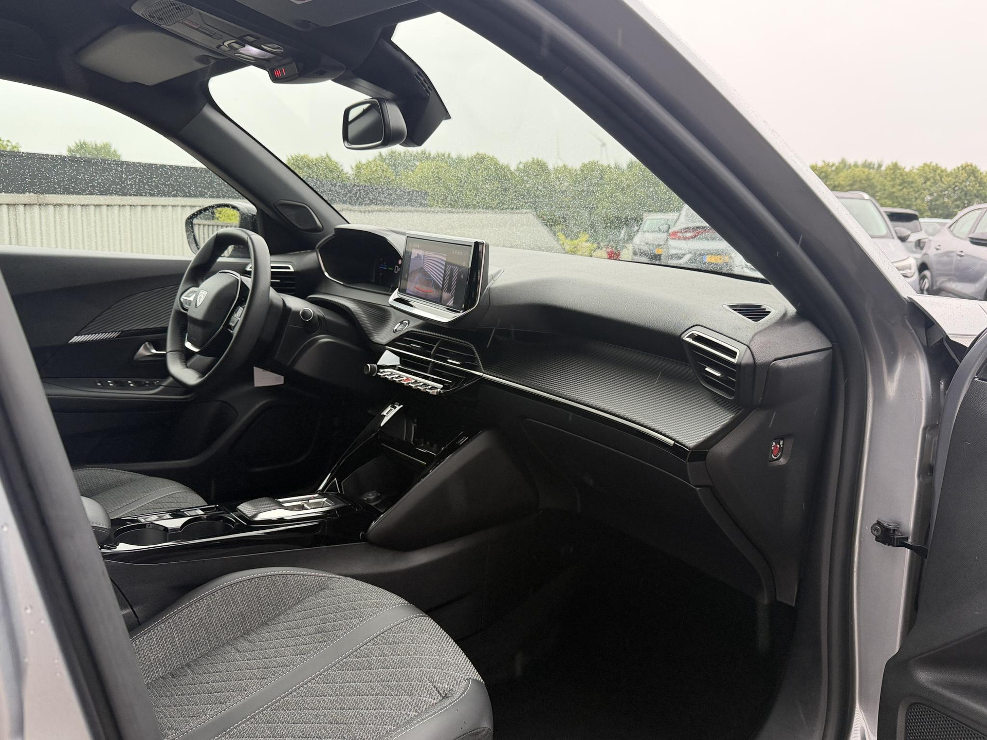 Peugeot e-2008