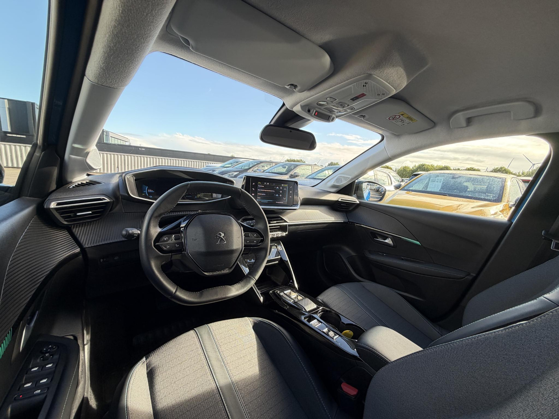 Peugeot e-208