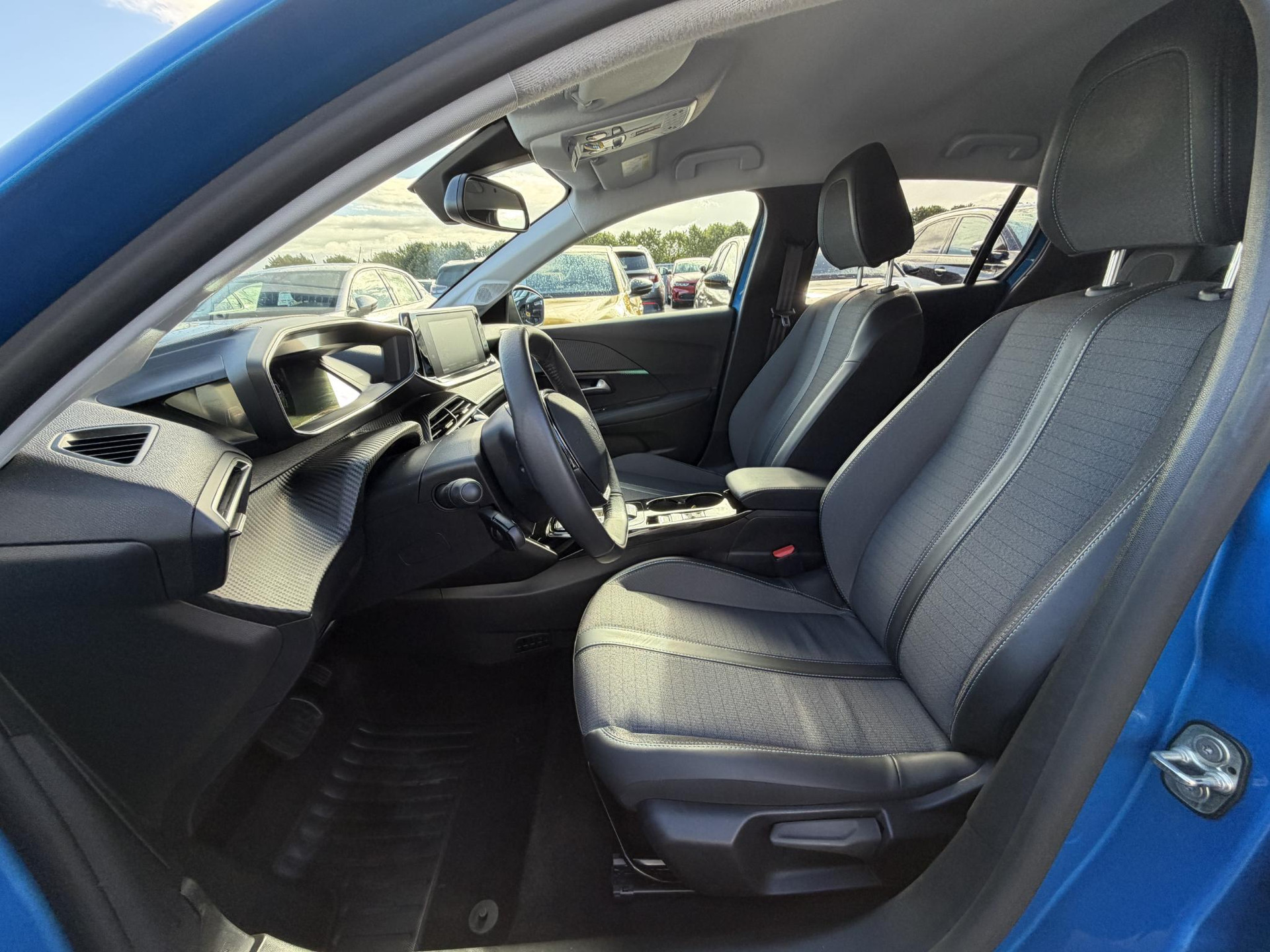 Peugeot e-208
