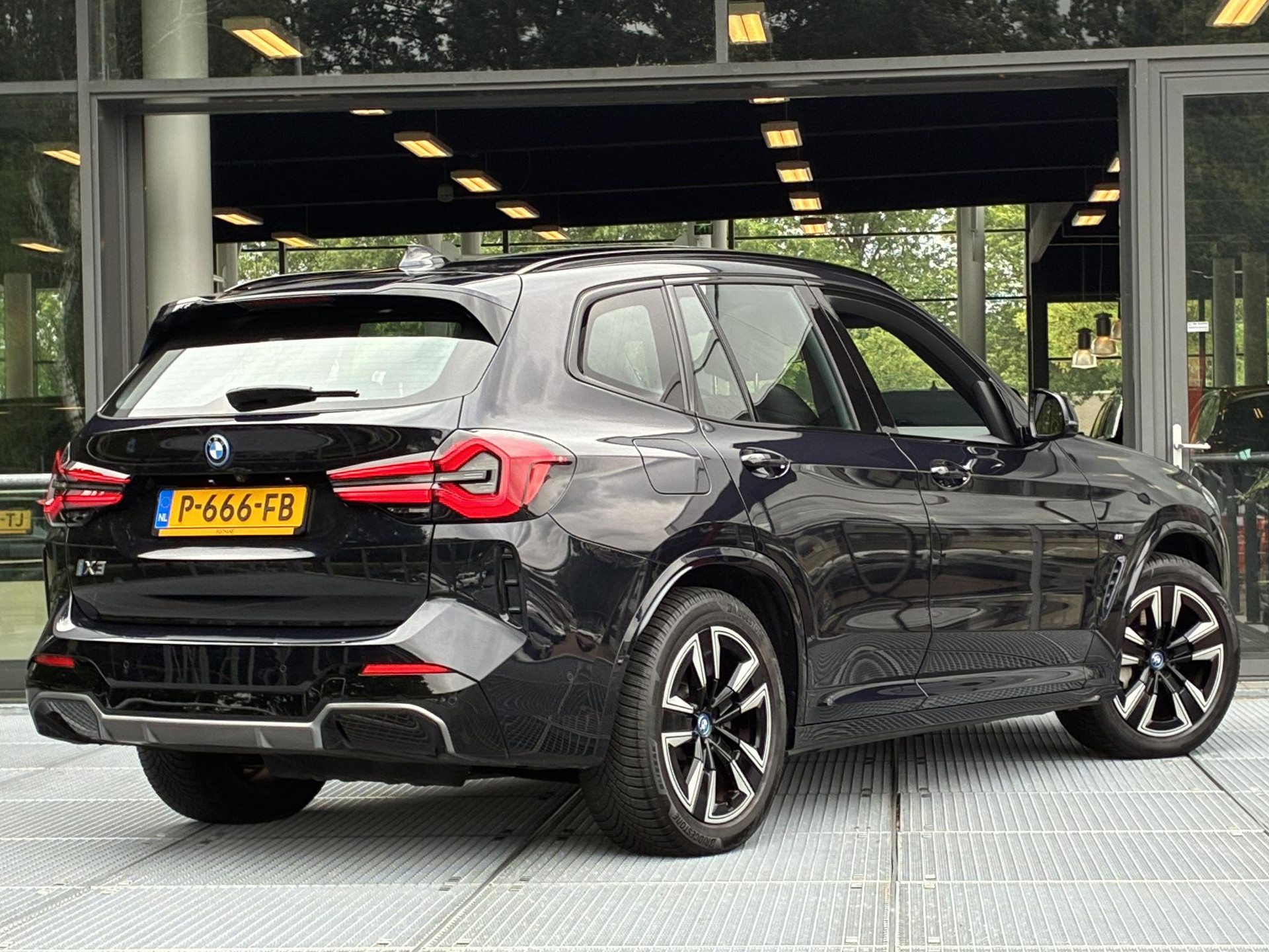 BMW iX3