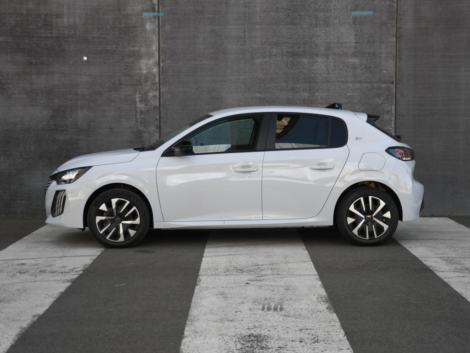 Peugeot e-208