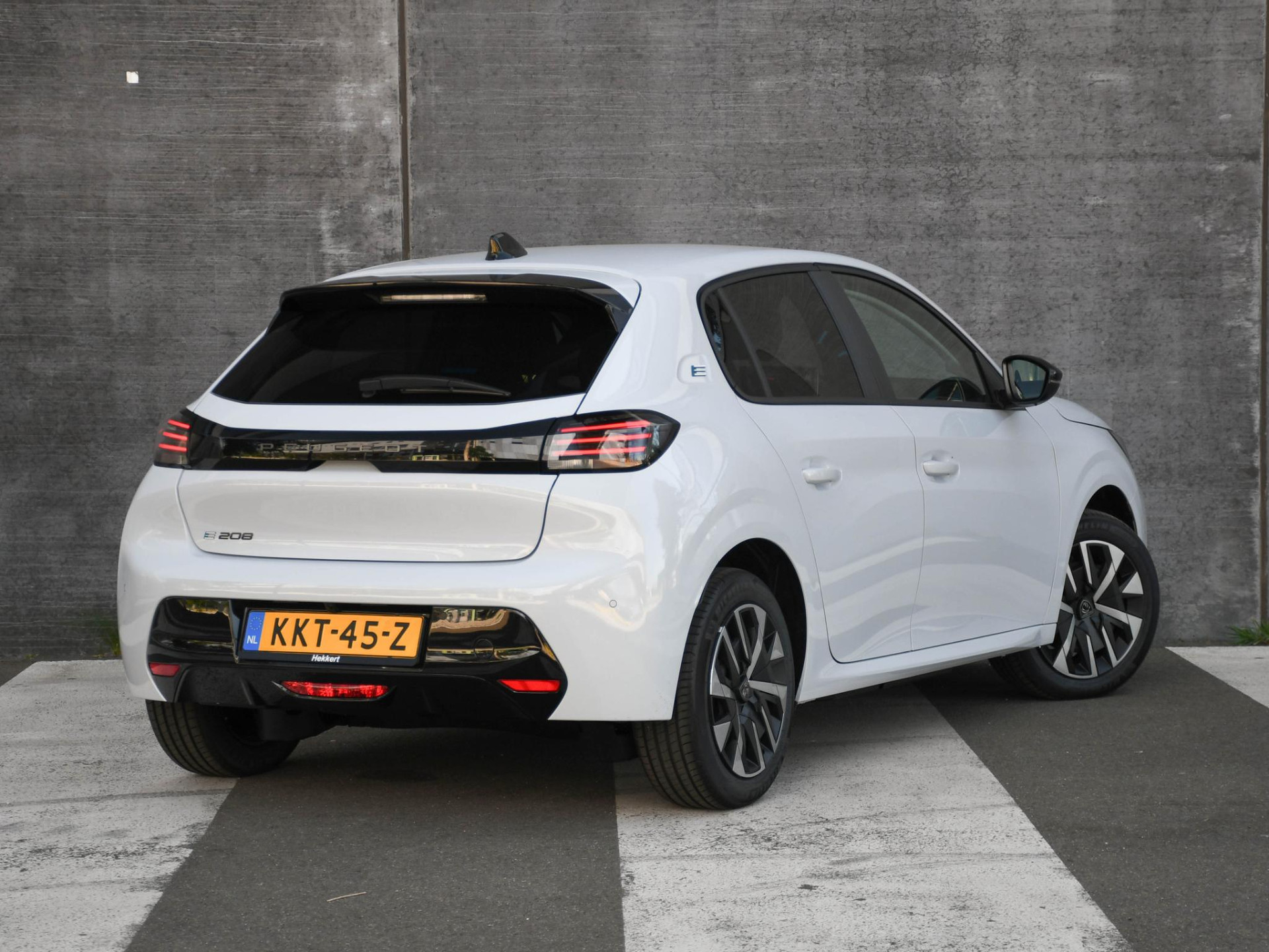 Peugeot e-208