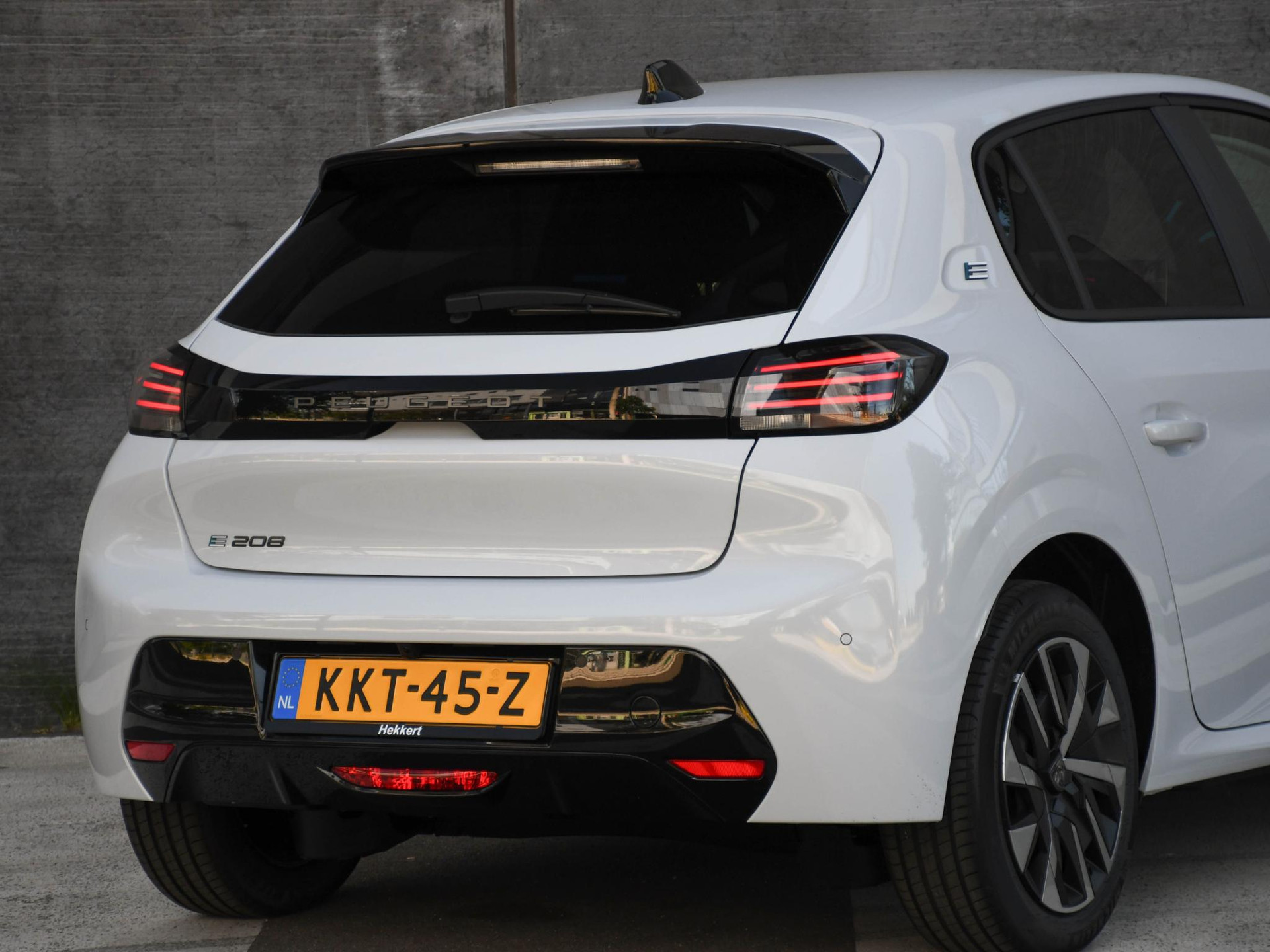 Peugeot e-208