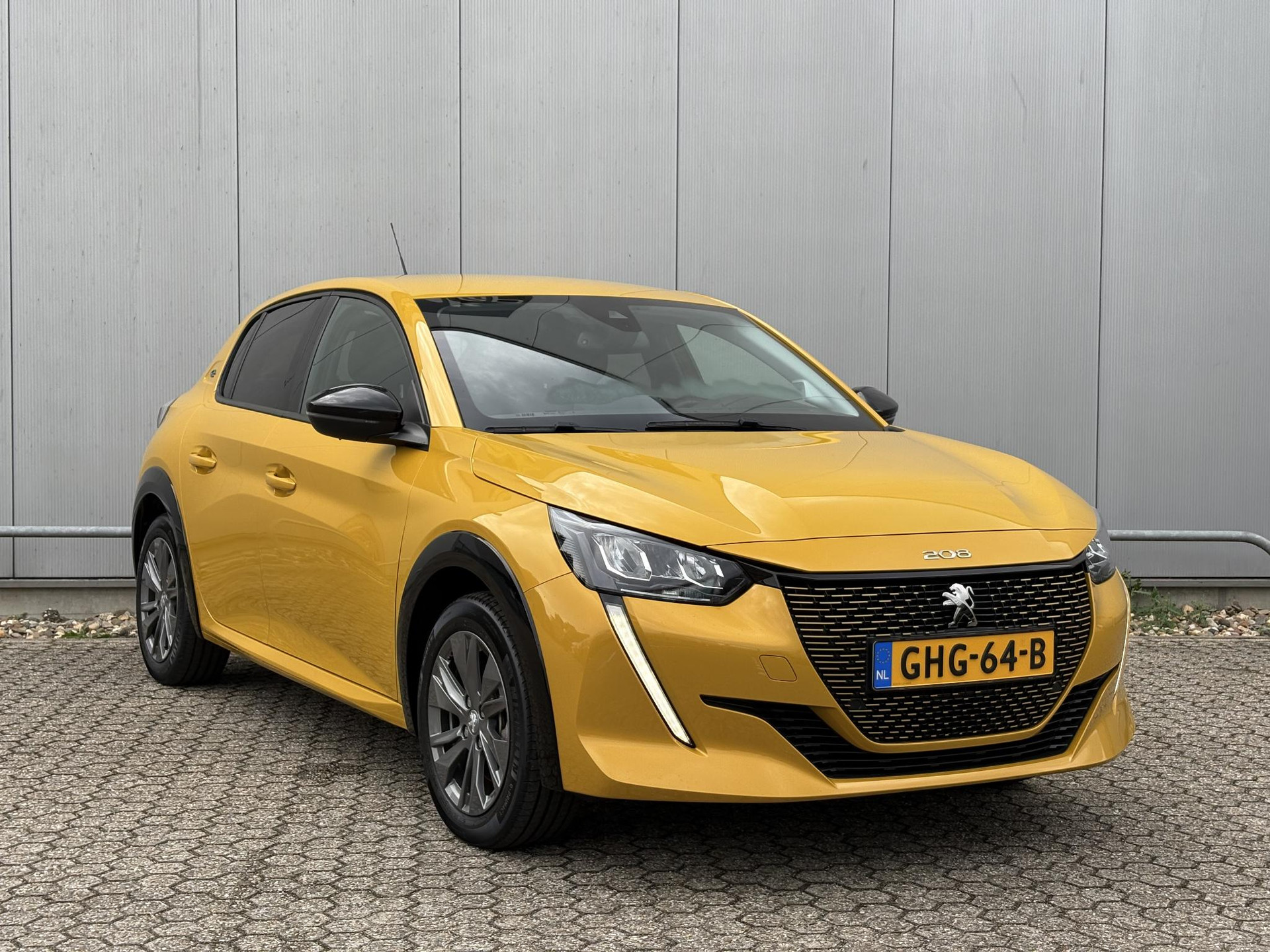 Peugeot e-208