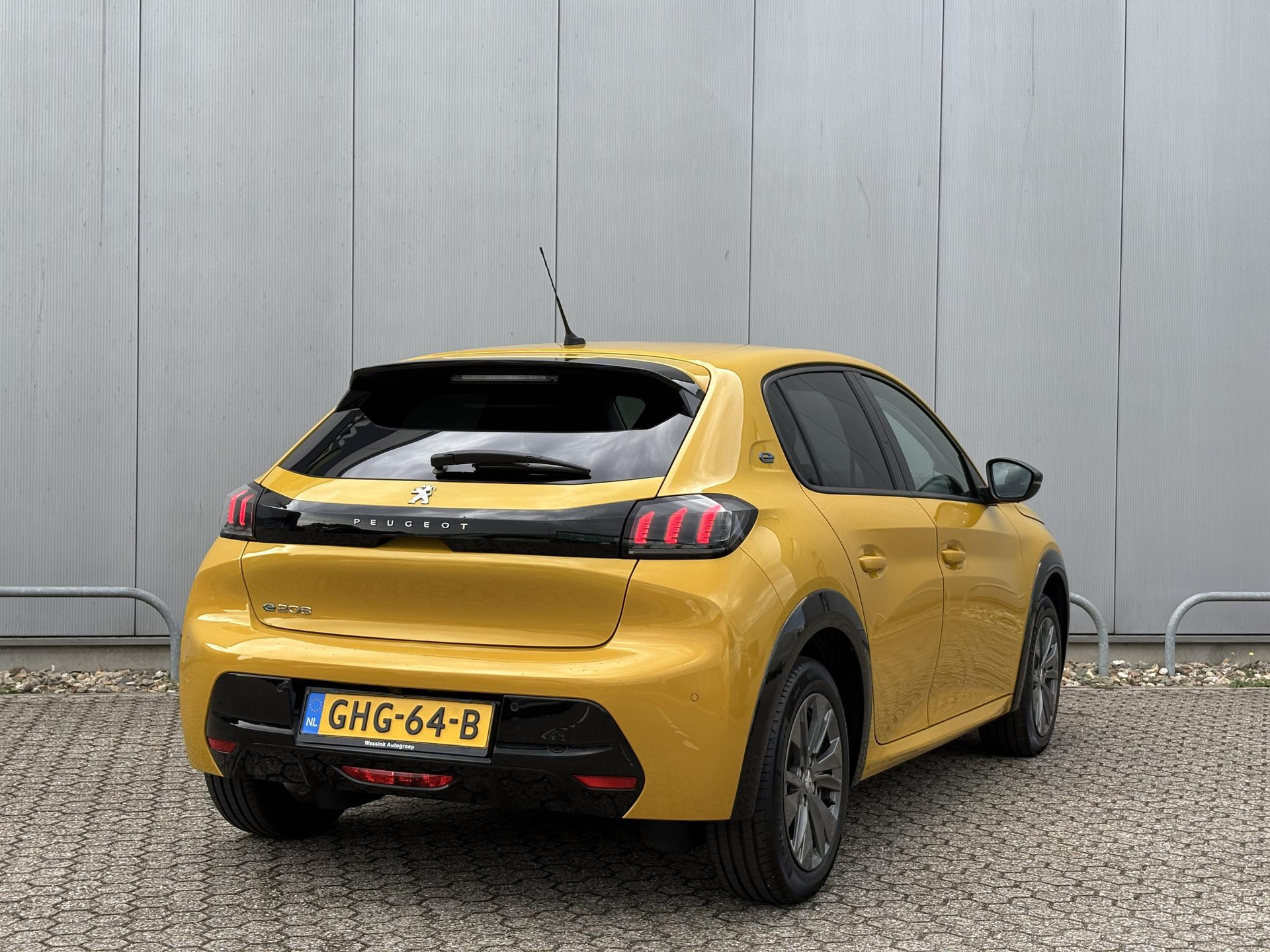 Peugeot e-208