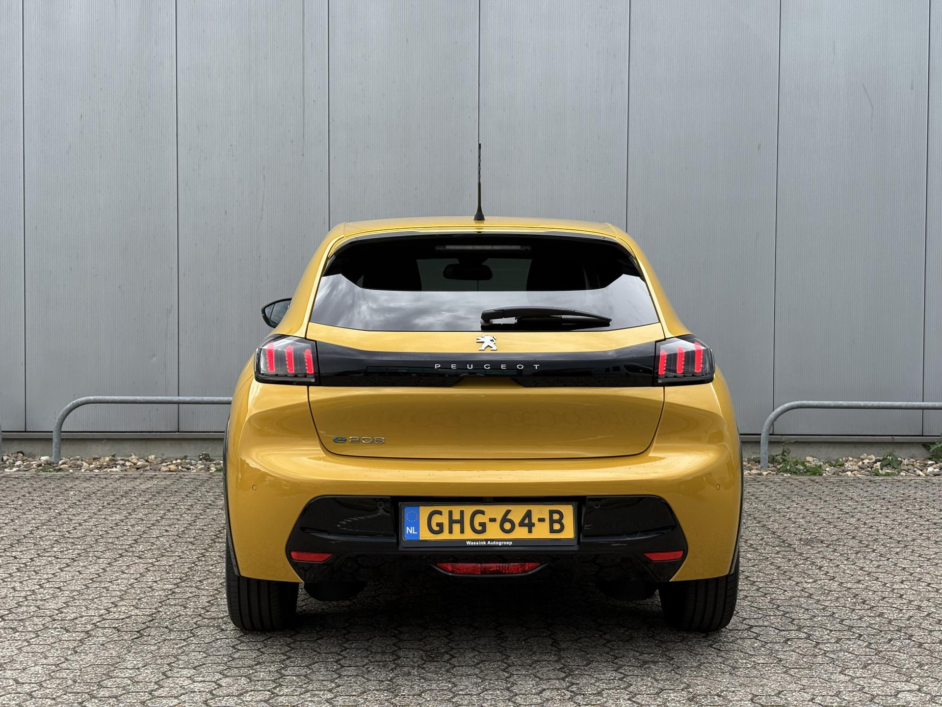Peugeot e-208