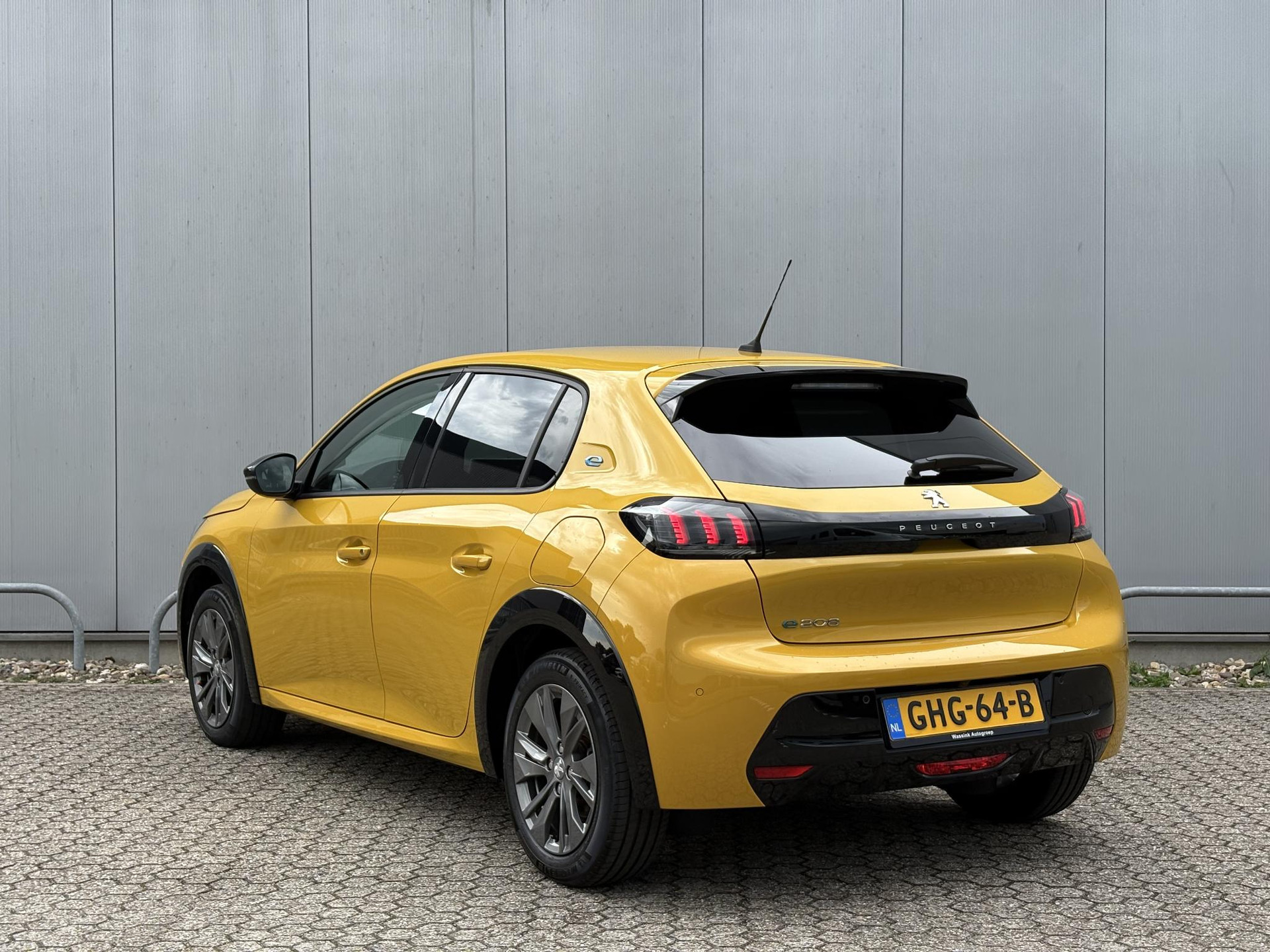 Peugeot e-208