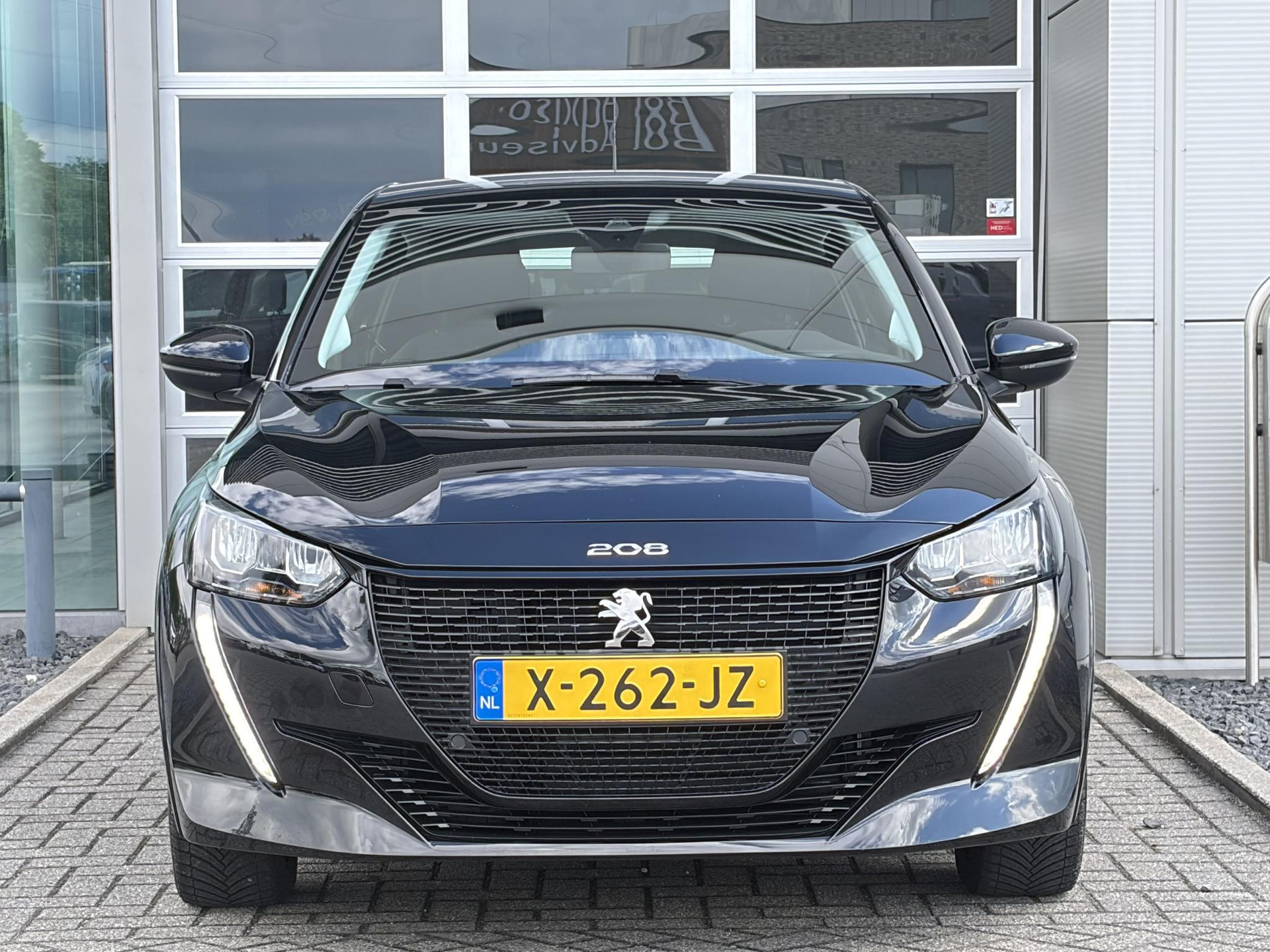 Peugeot e-208