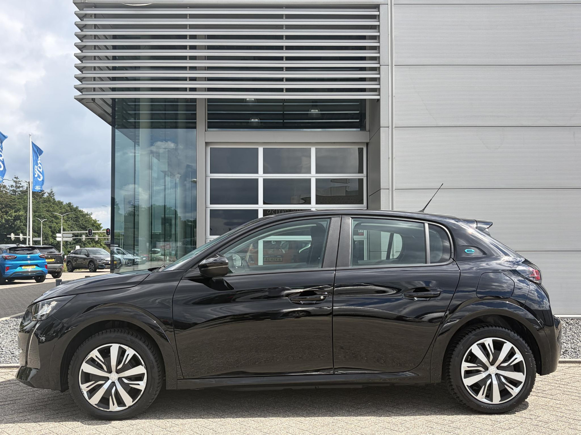 Peugeot e-208
