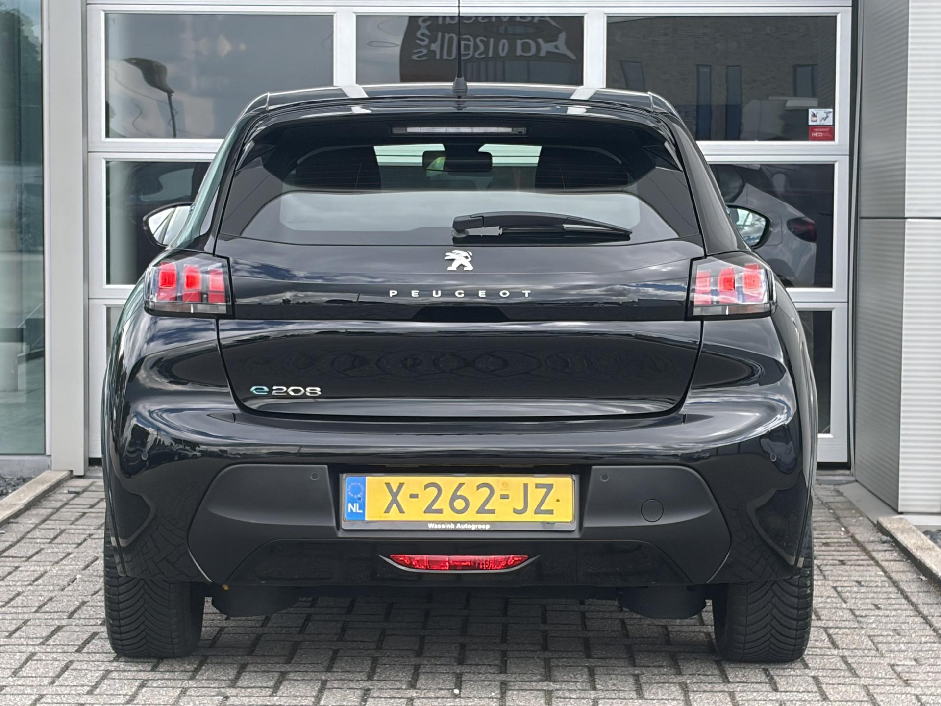 Peugeot e-208