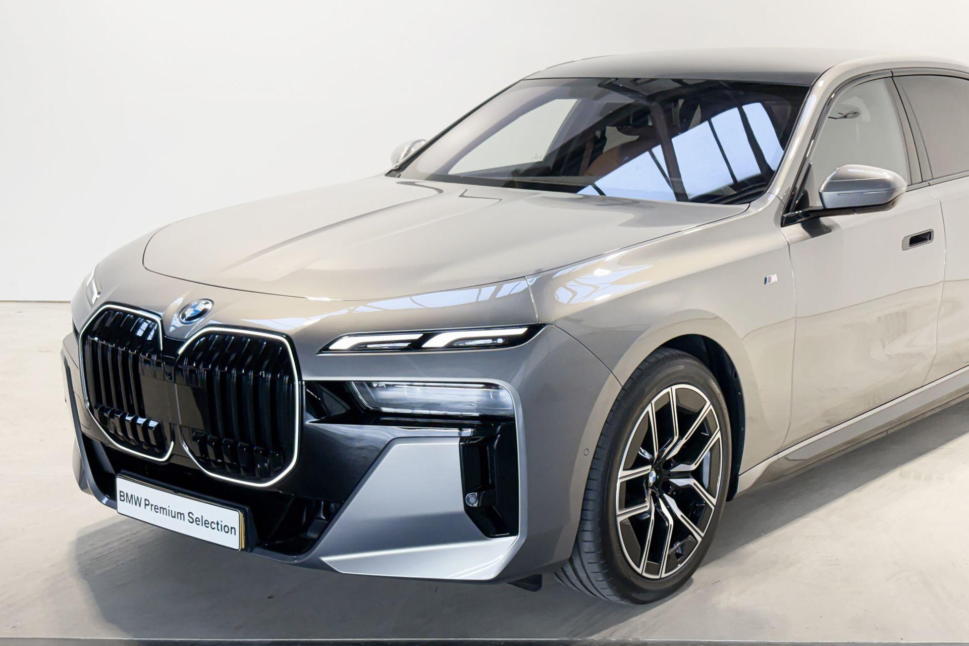 BMW i7