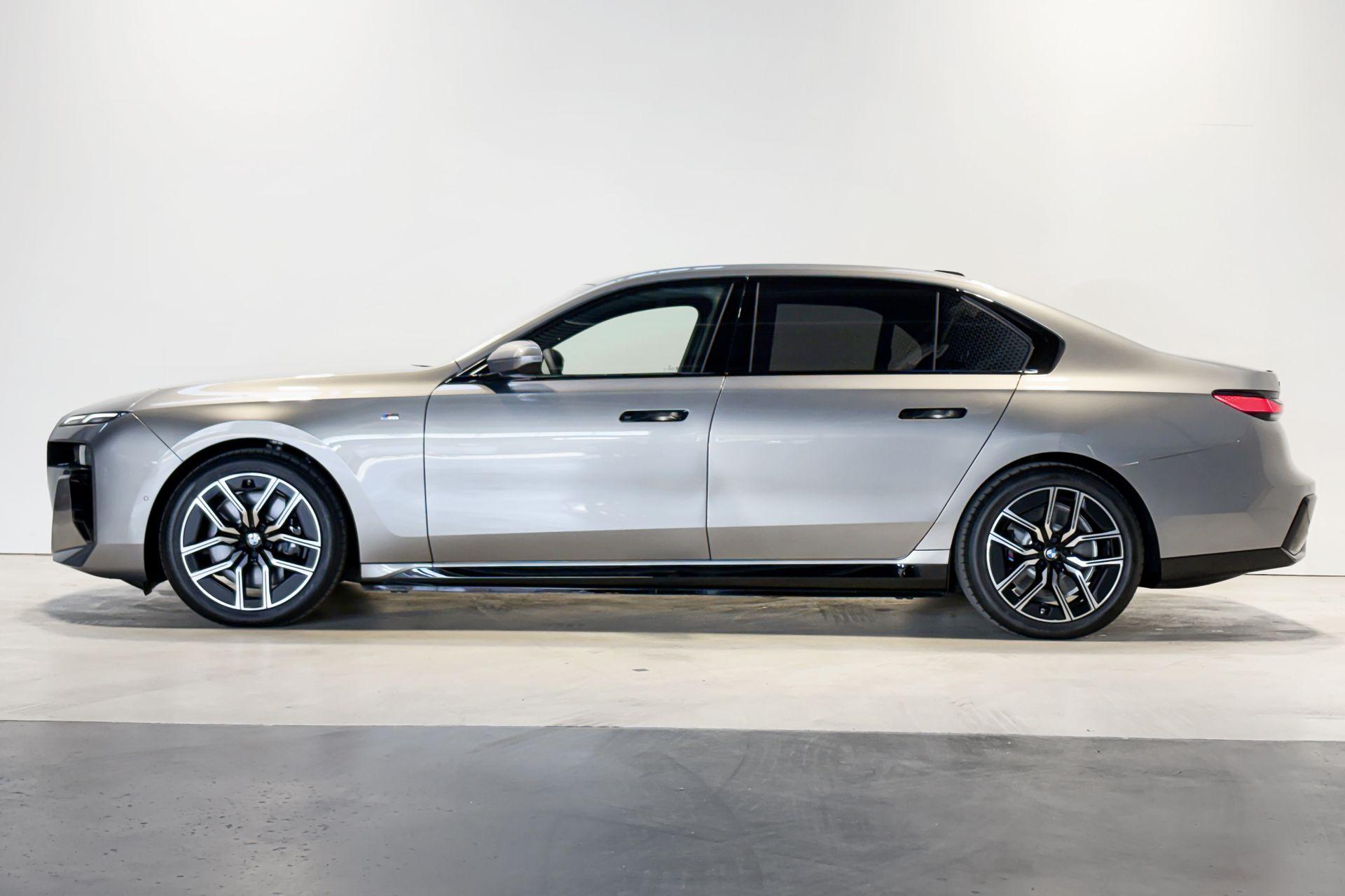 BMW i7