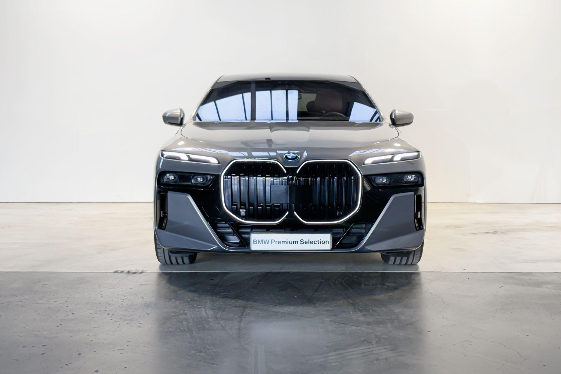 BMW i7