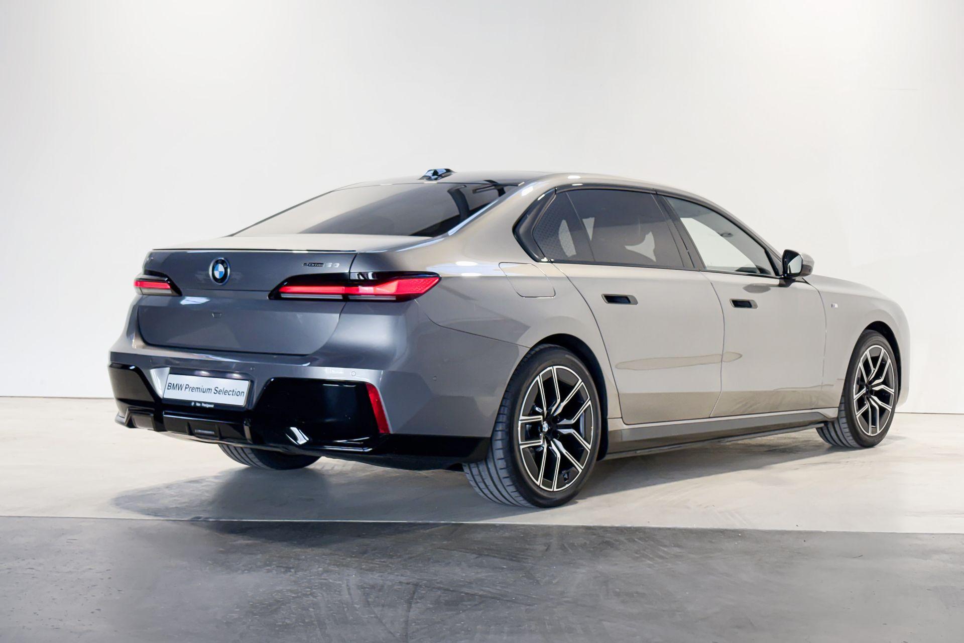 BMW i7
