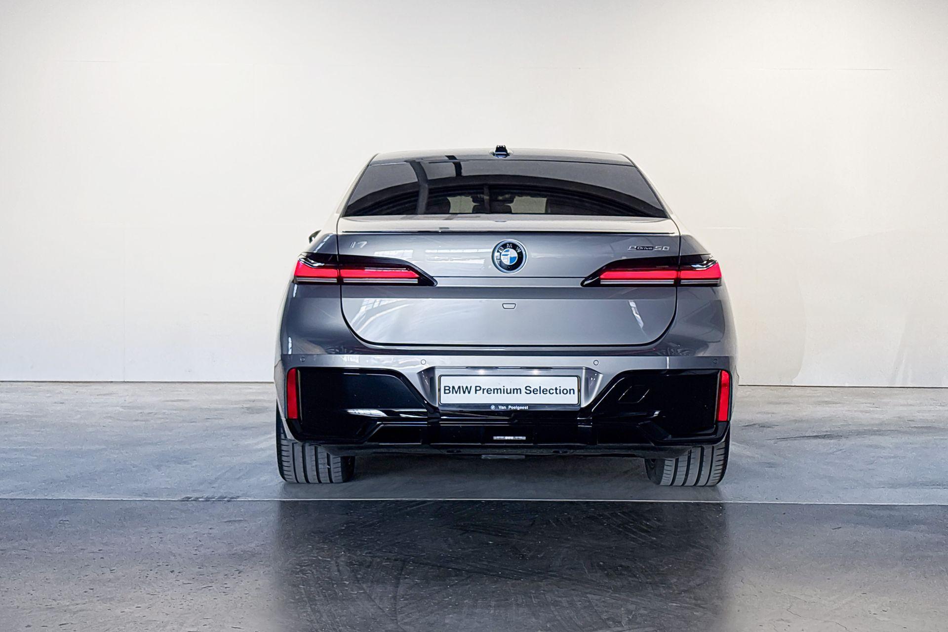 BMW i7