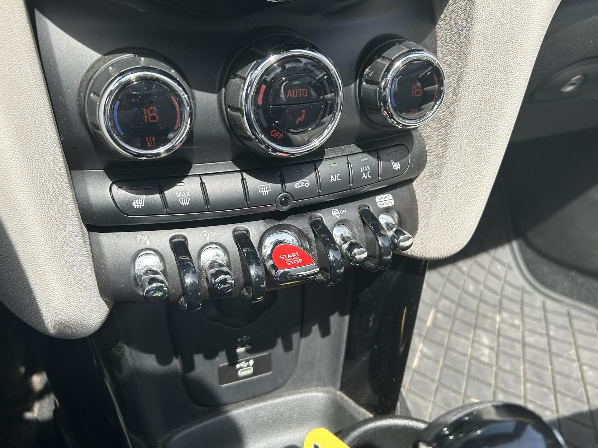 MINI Cooper Cabrio