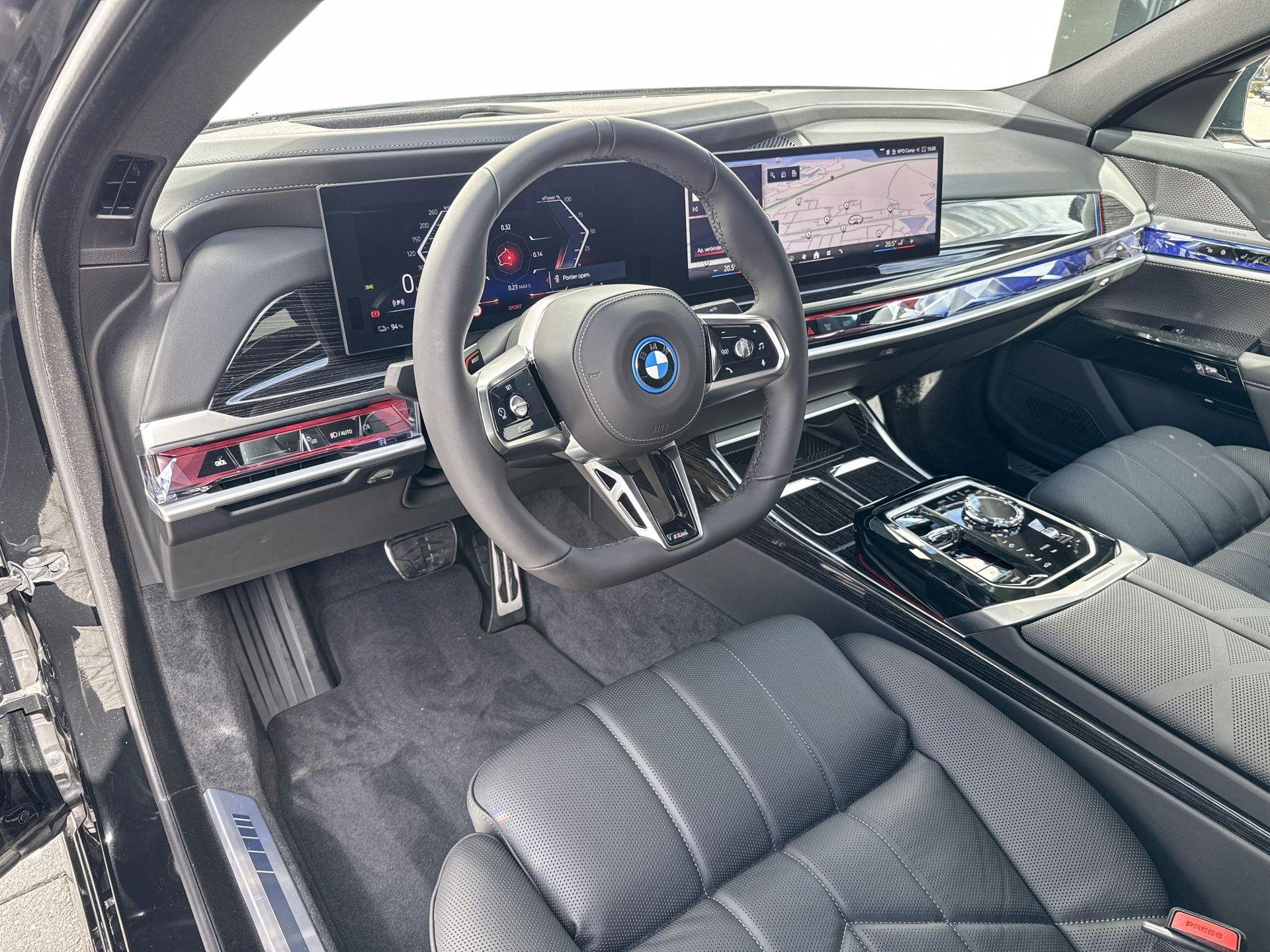 BMW i7