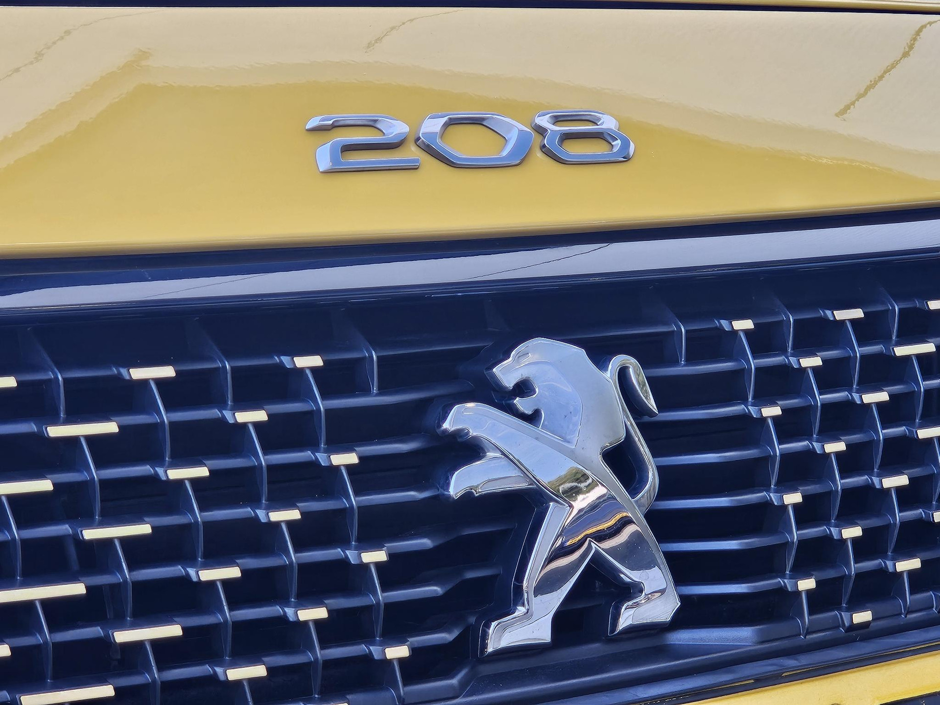 Peugeot e-208