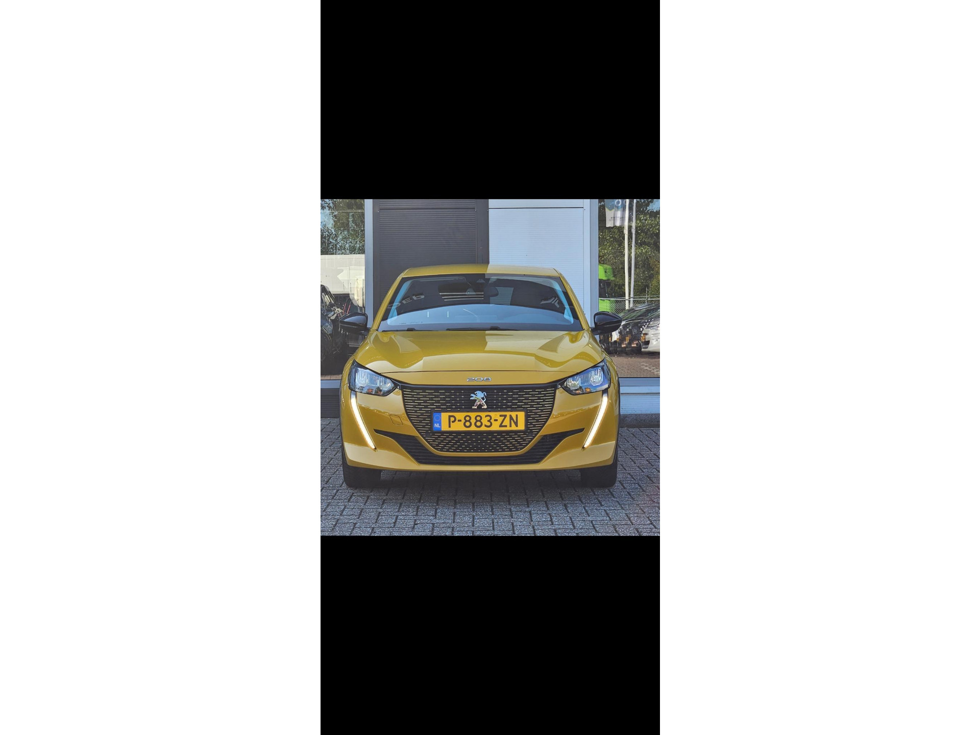 Peugeot e-208