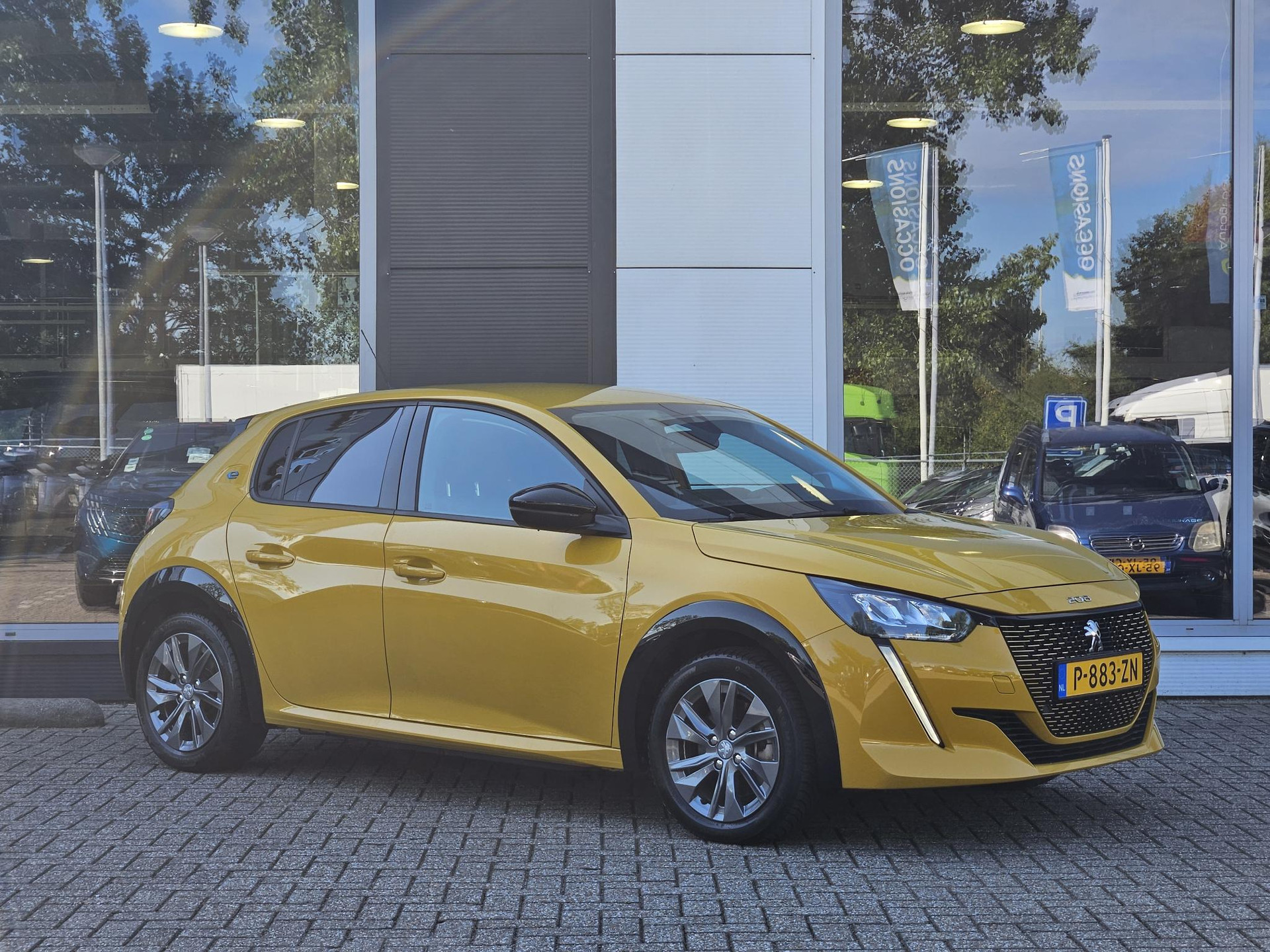 Peugeot e-208