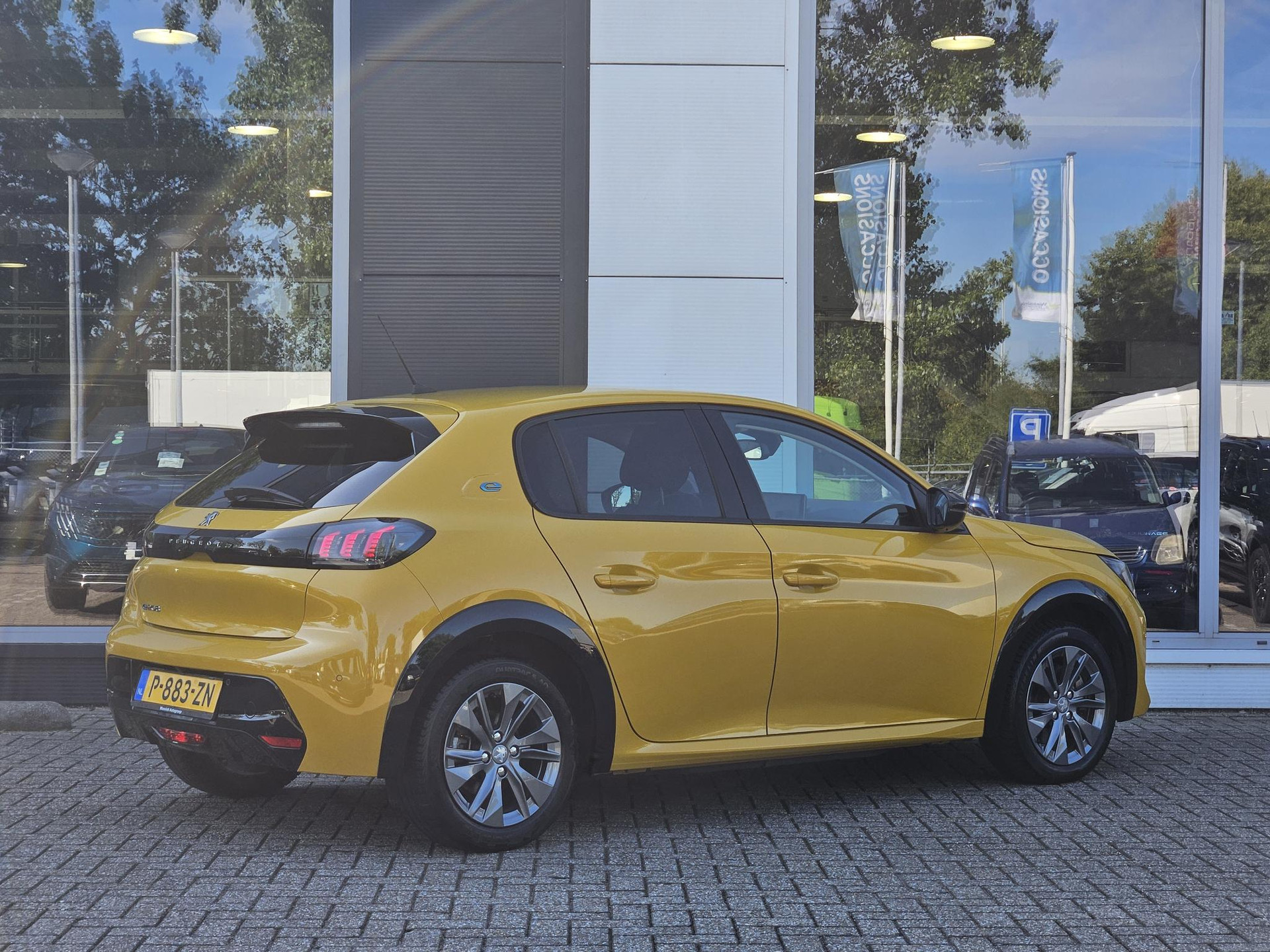 Peugeot e-208