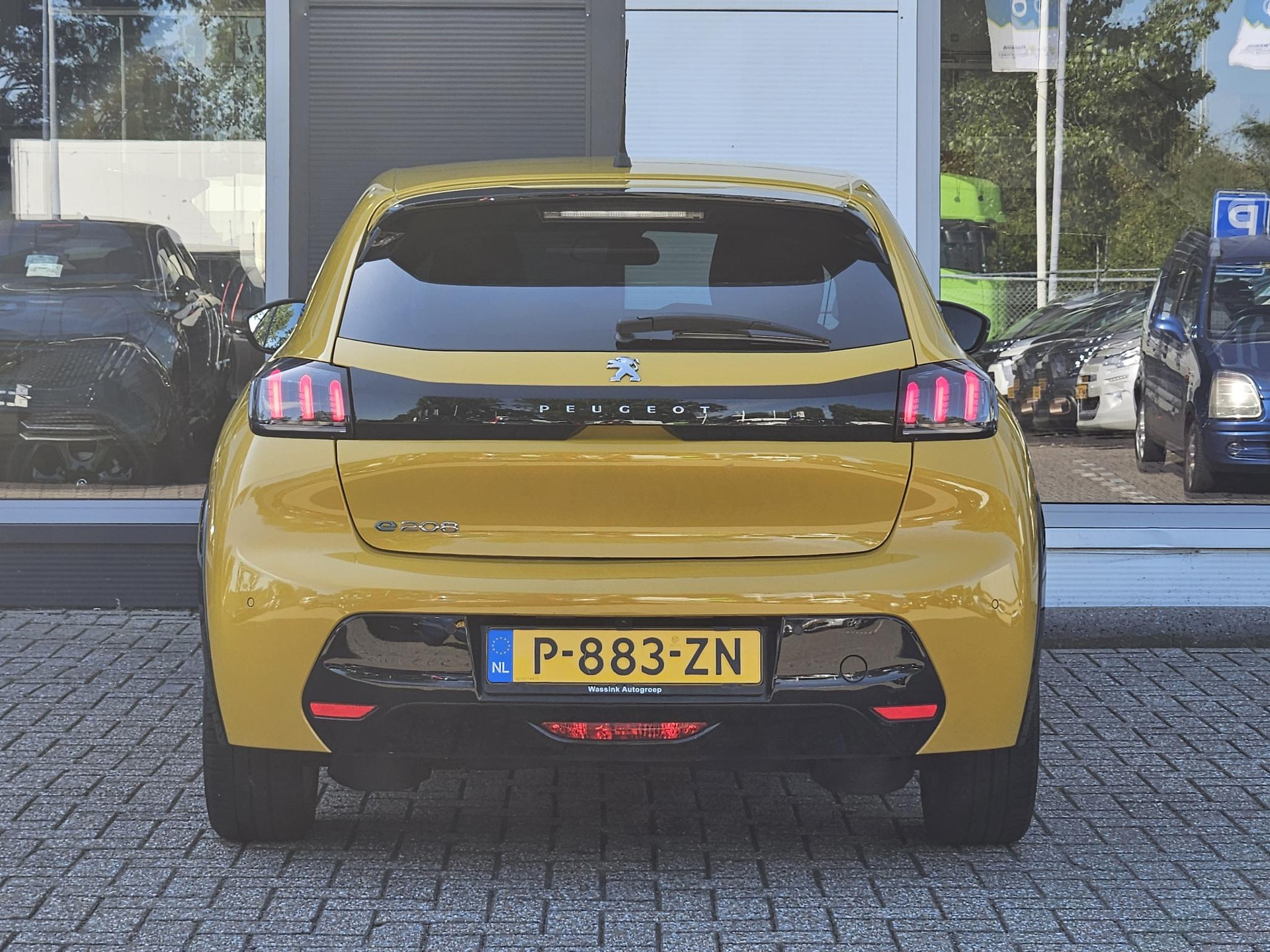 Peugeot e-208
