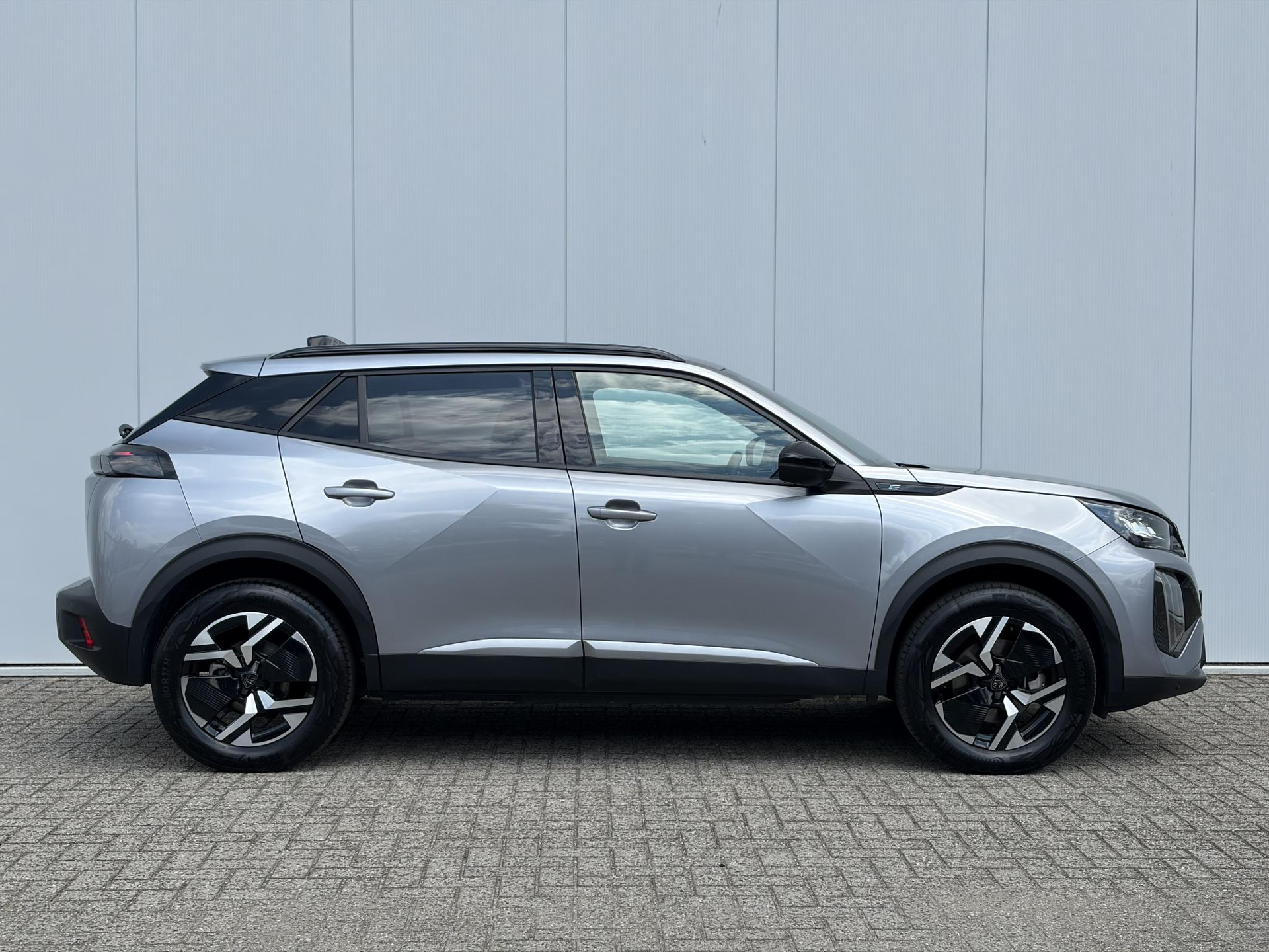 Peugeot e-2008