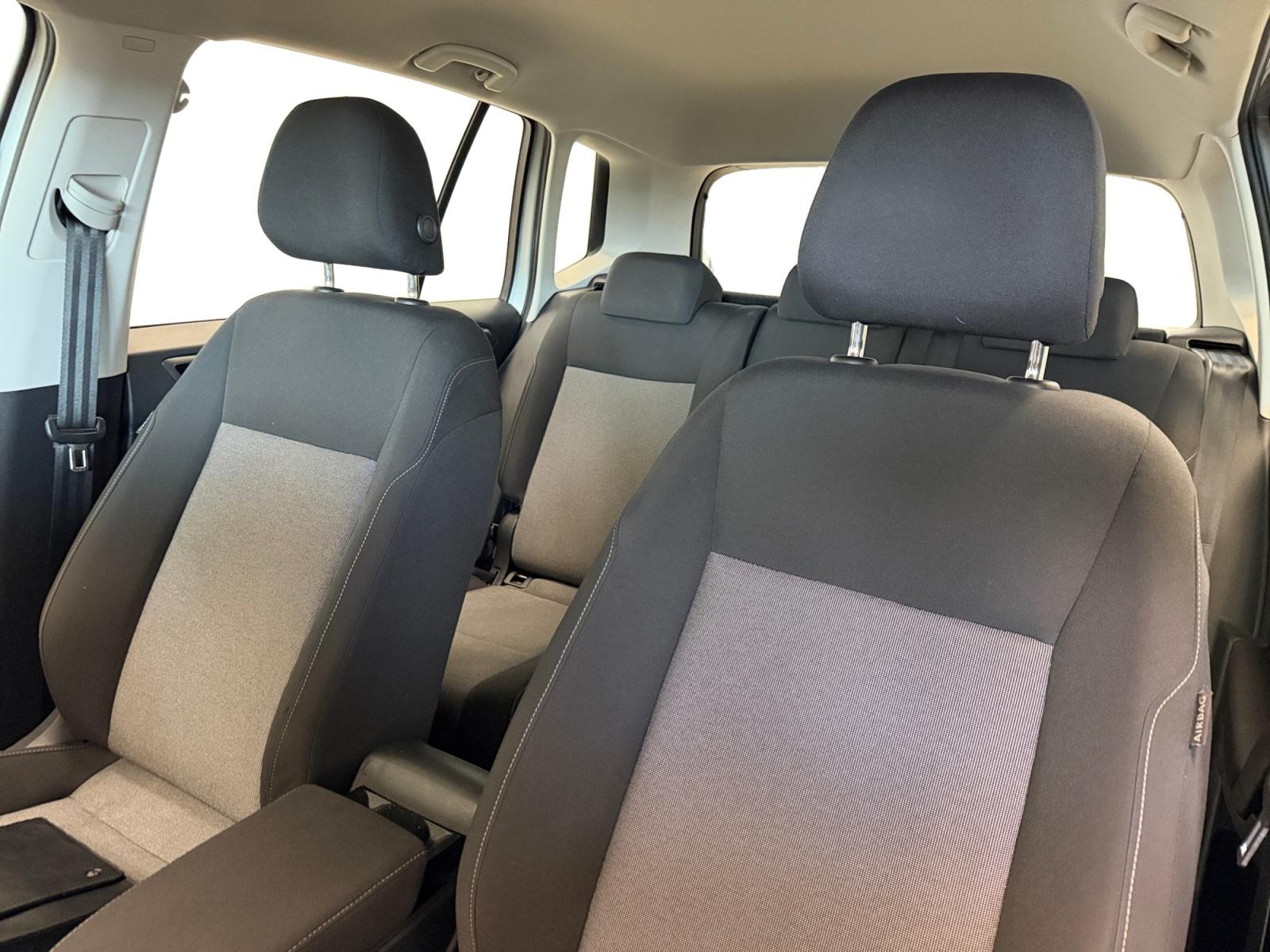 Volkswagen Golf SportsVan