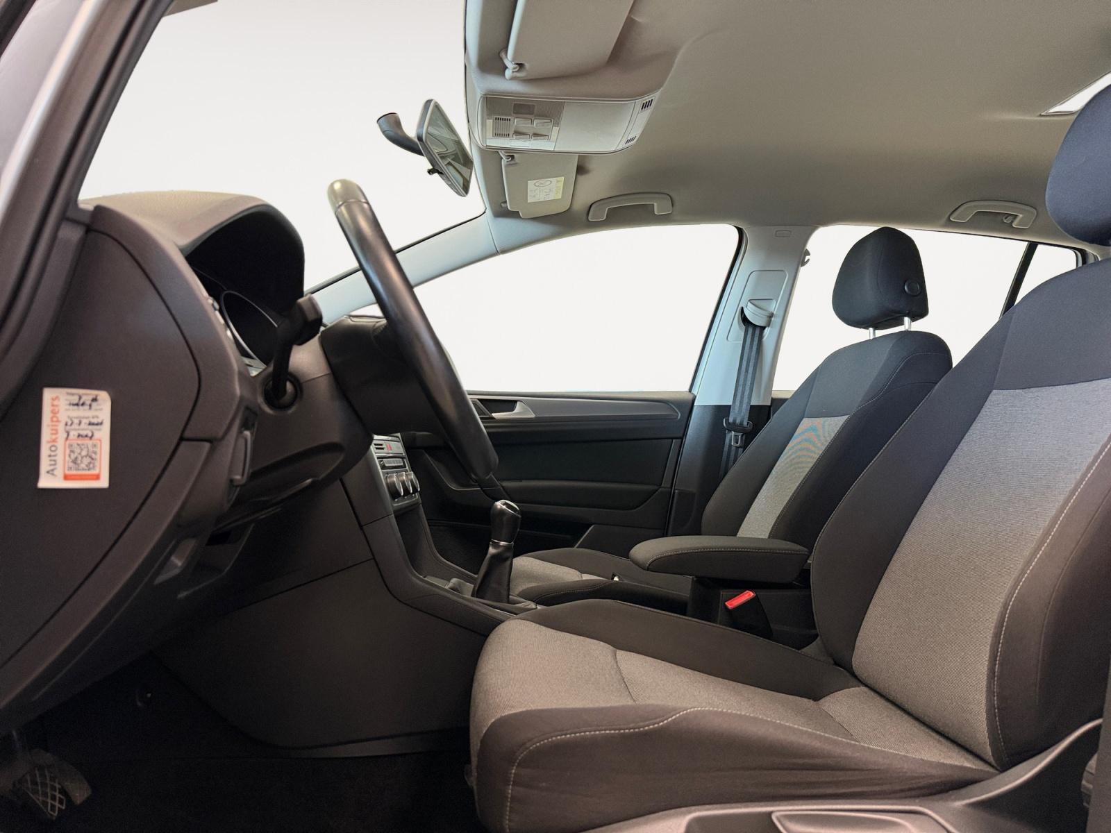 Volkswagen Golf SportsVan