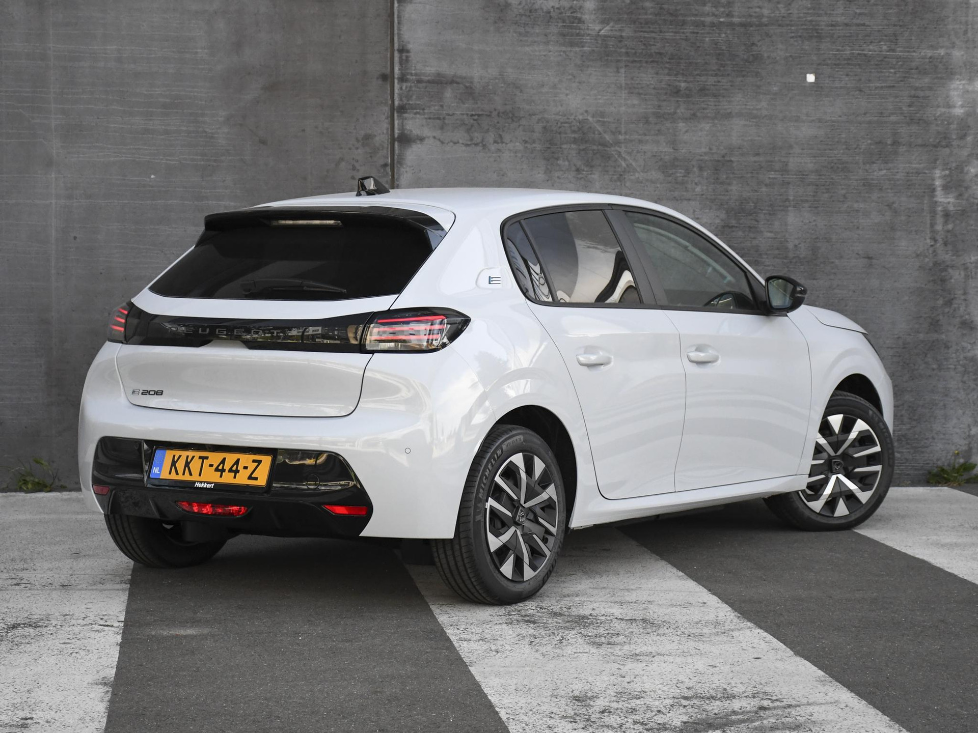 Peugeot e-208
