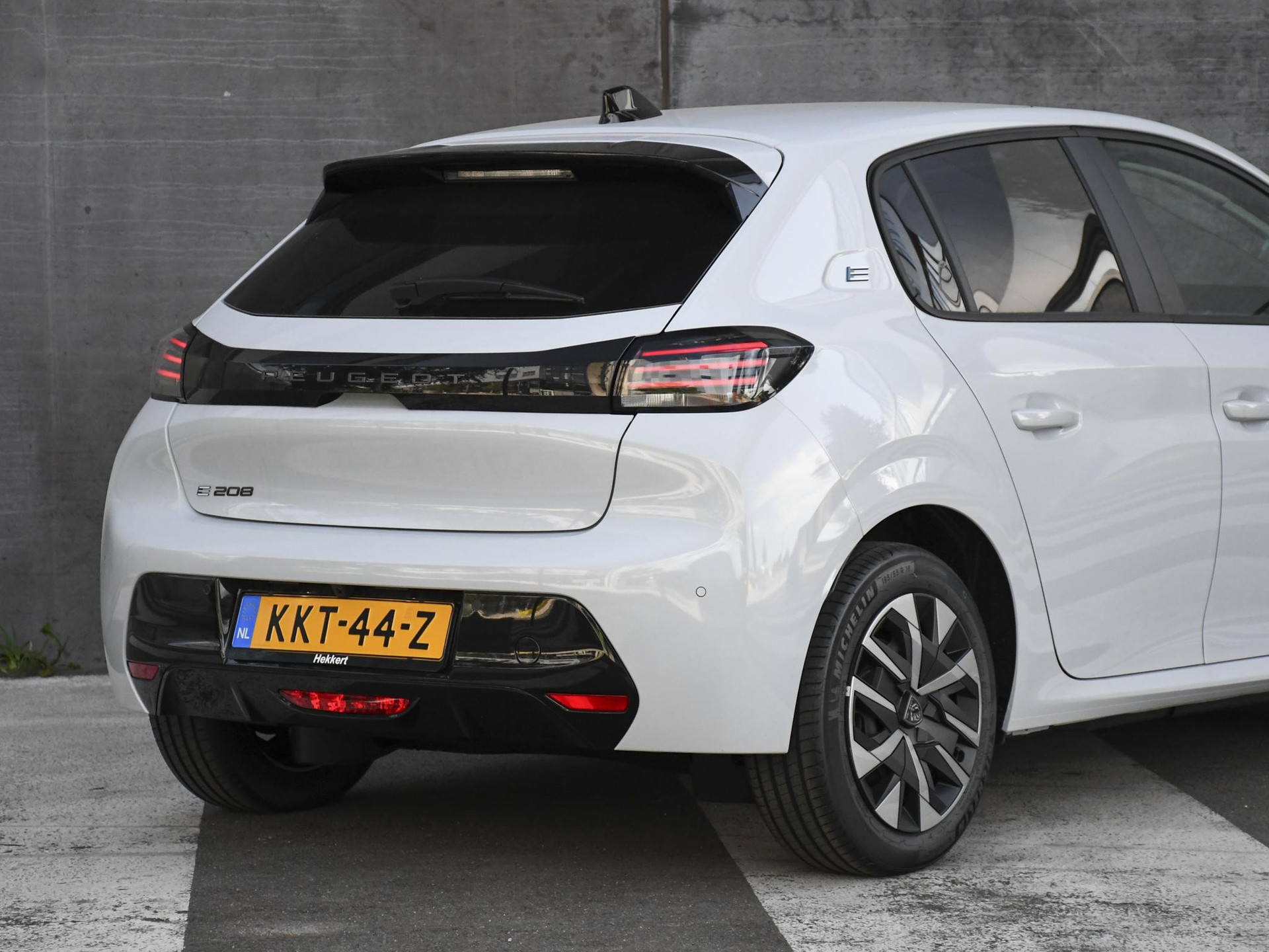 Peugeot e-208
