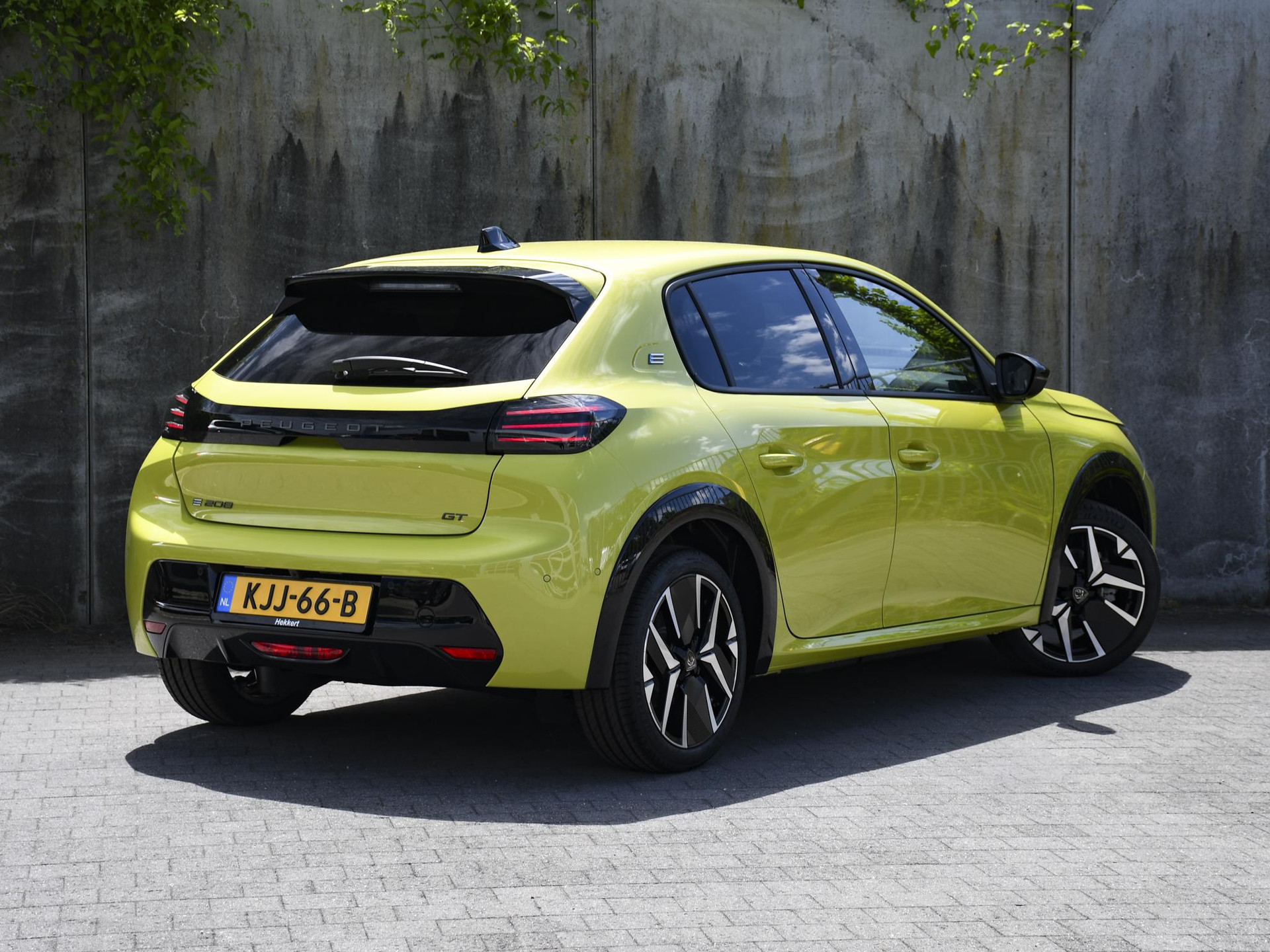 Peugeot e-208
