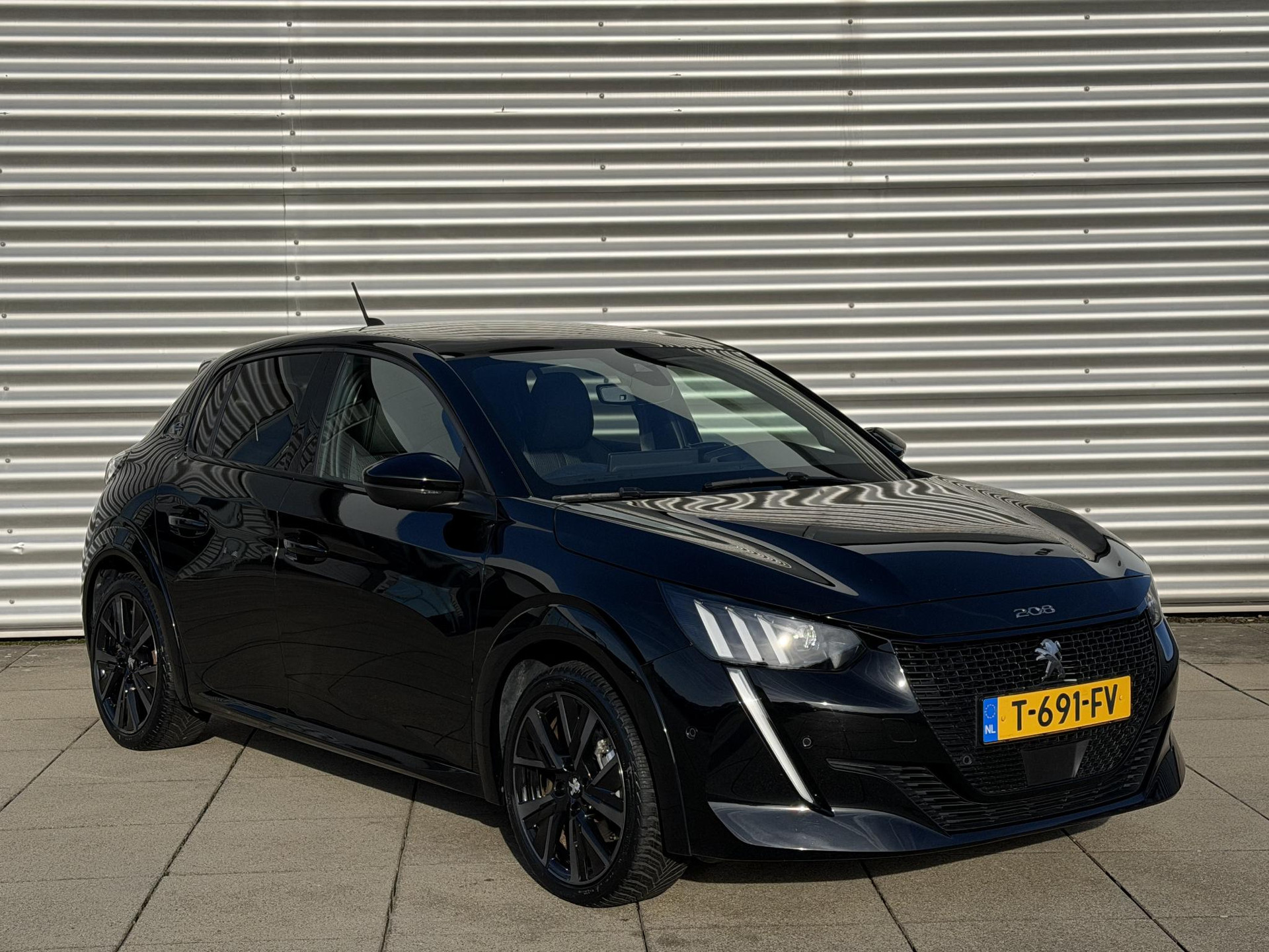 Peugeot e-208