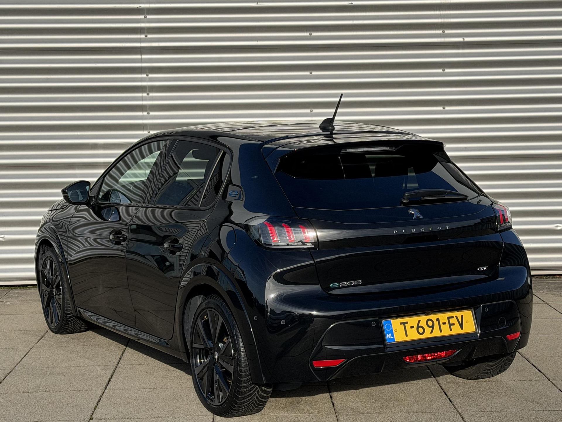 Peugeot e-208