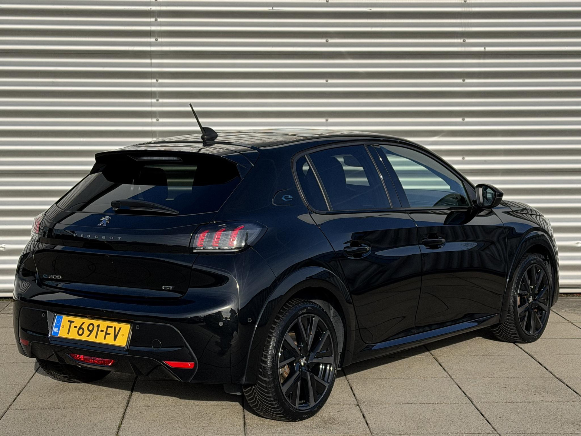 Peugeot e-208