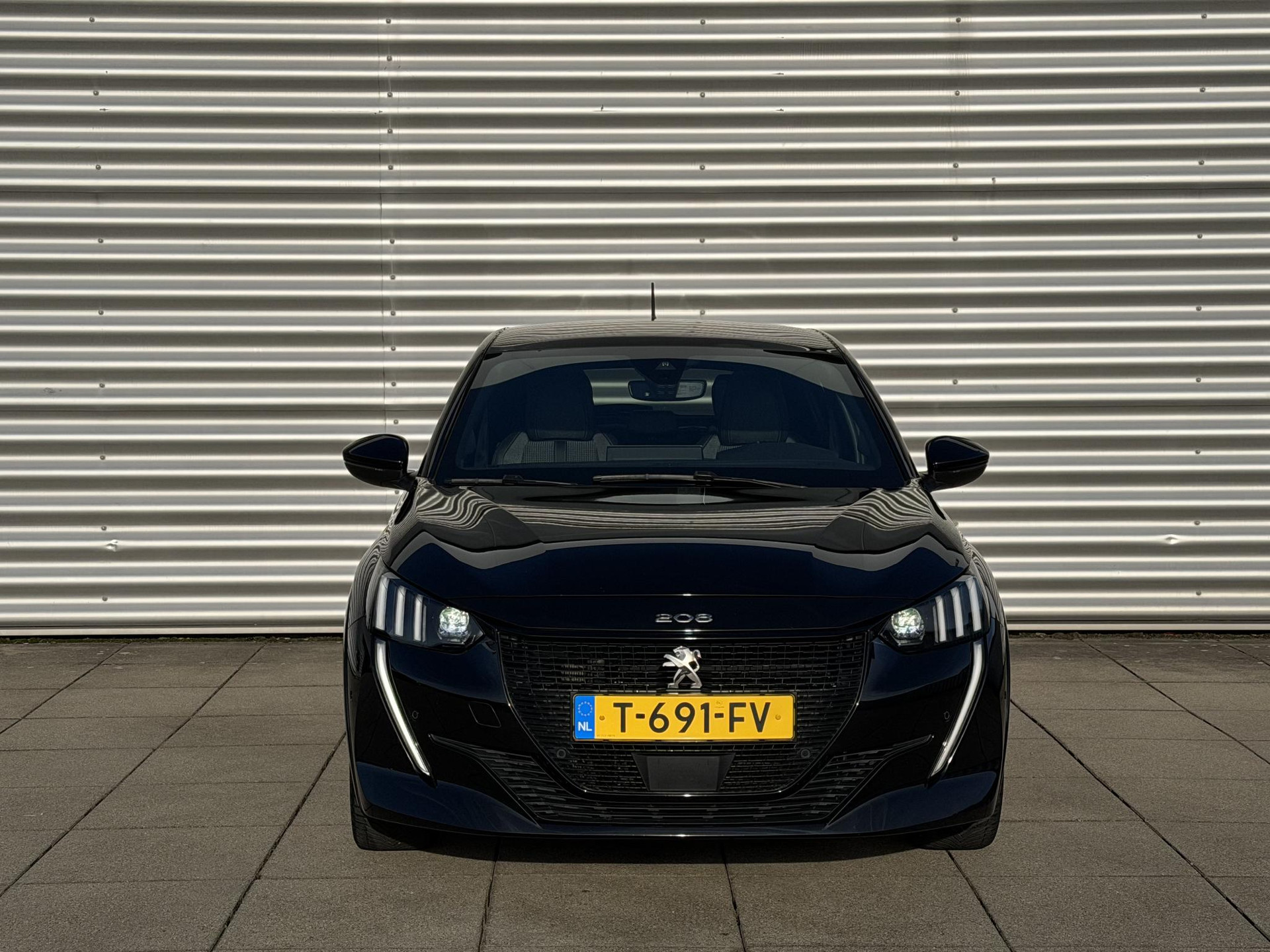 Peugeot e-208