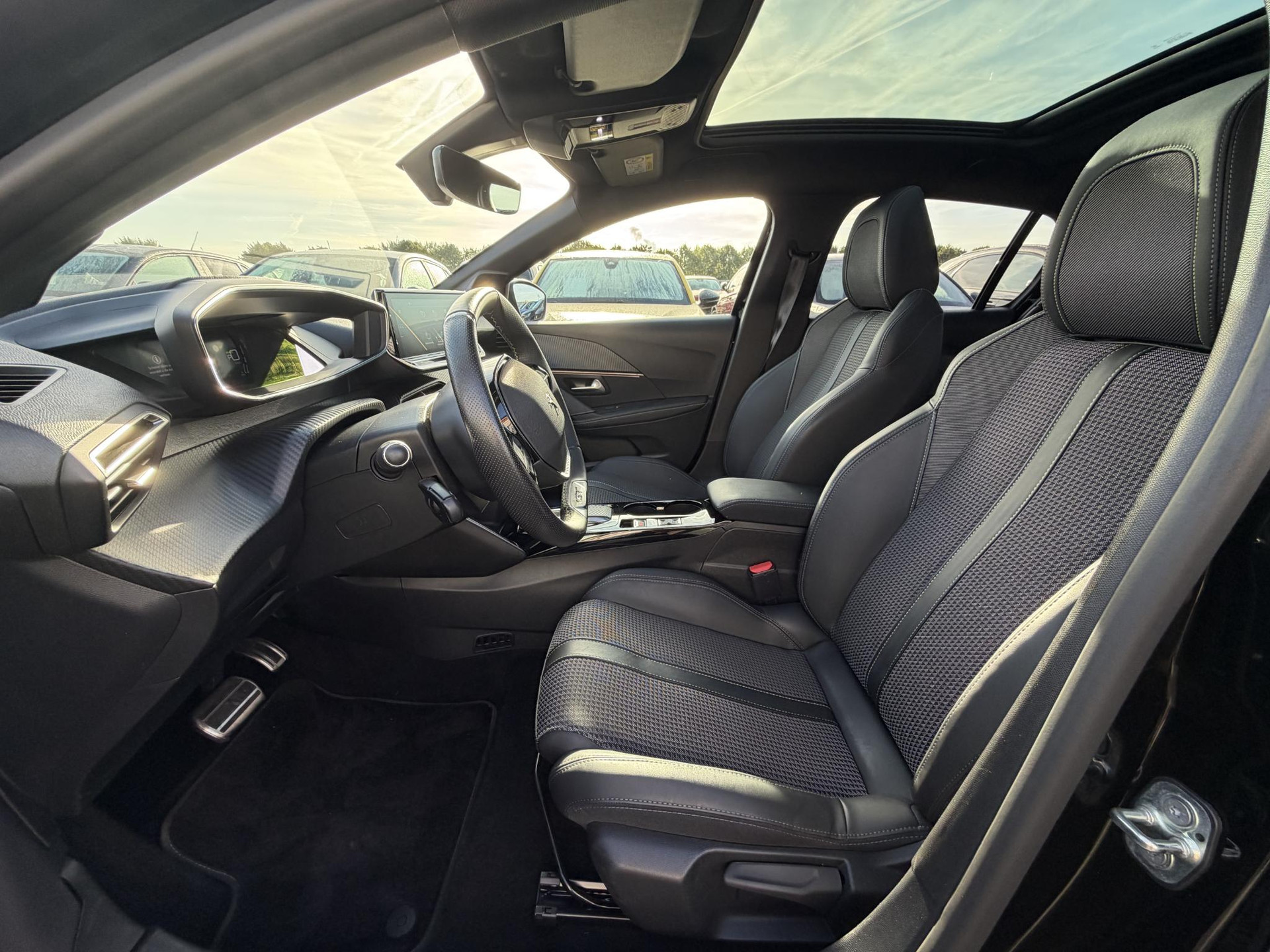 Peugeot e-208