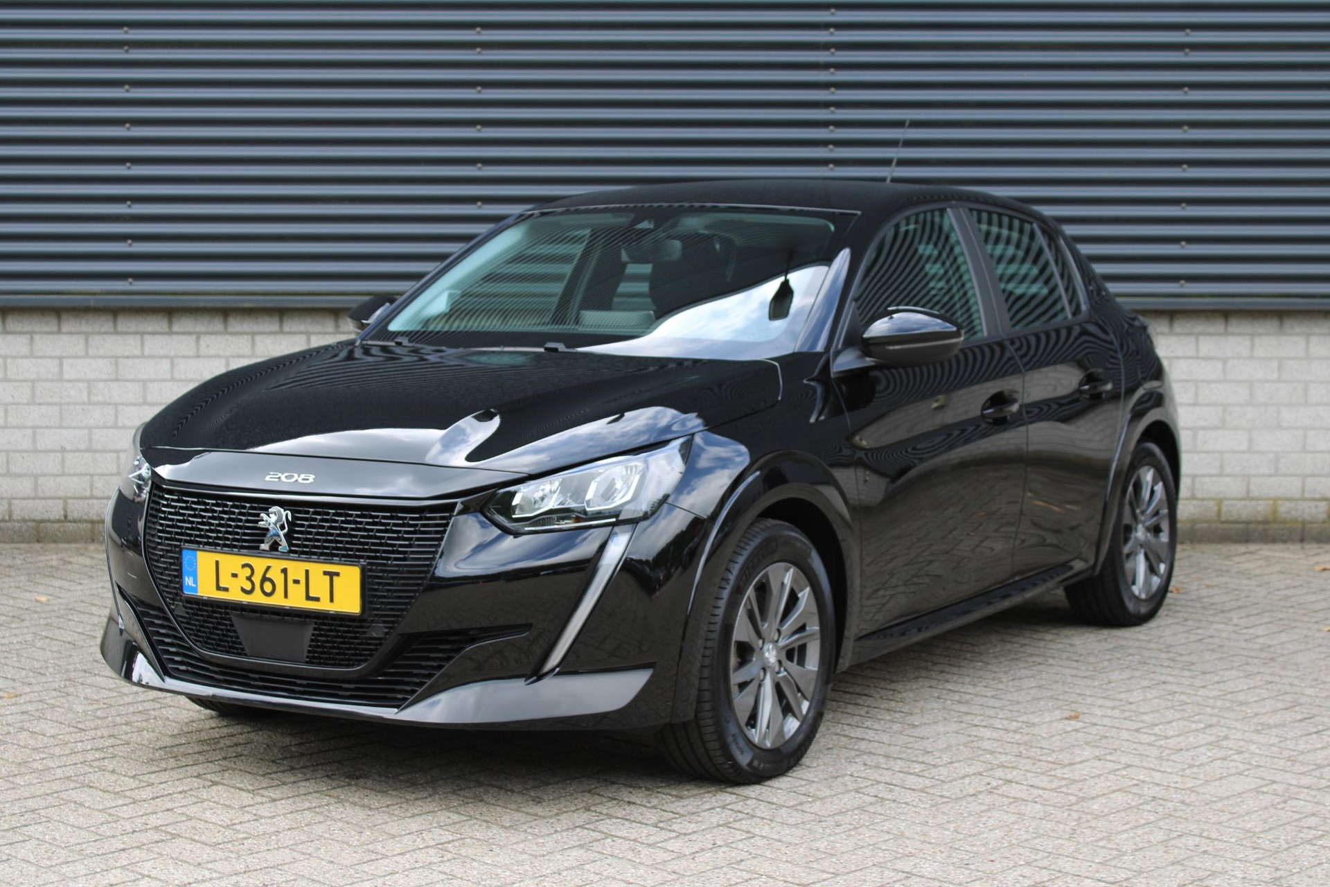 Peugeot e-208