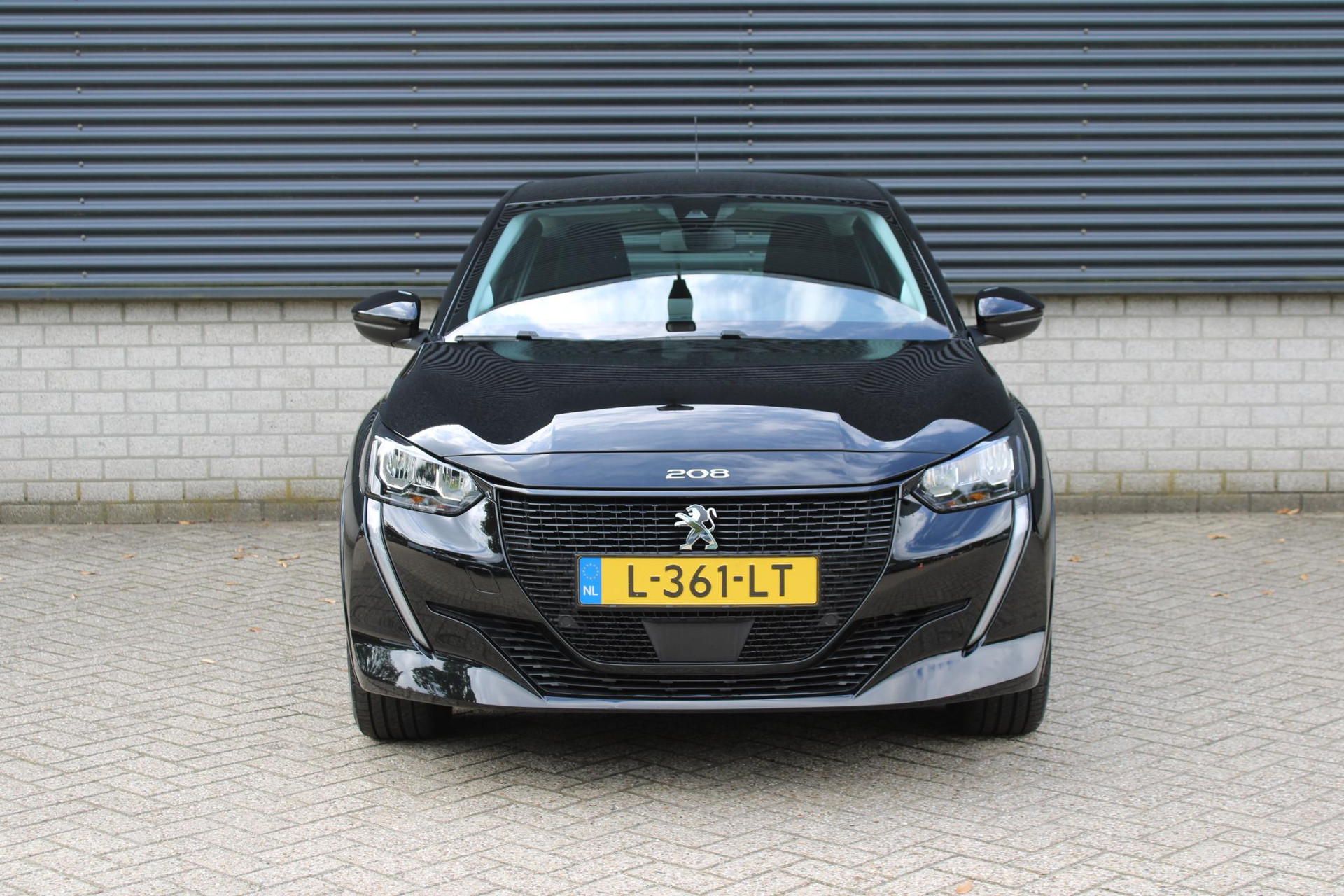Peugeot e-208