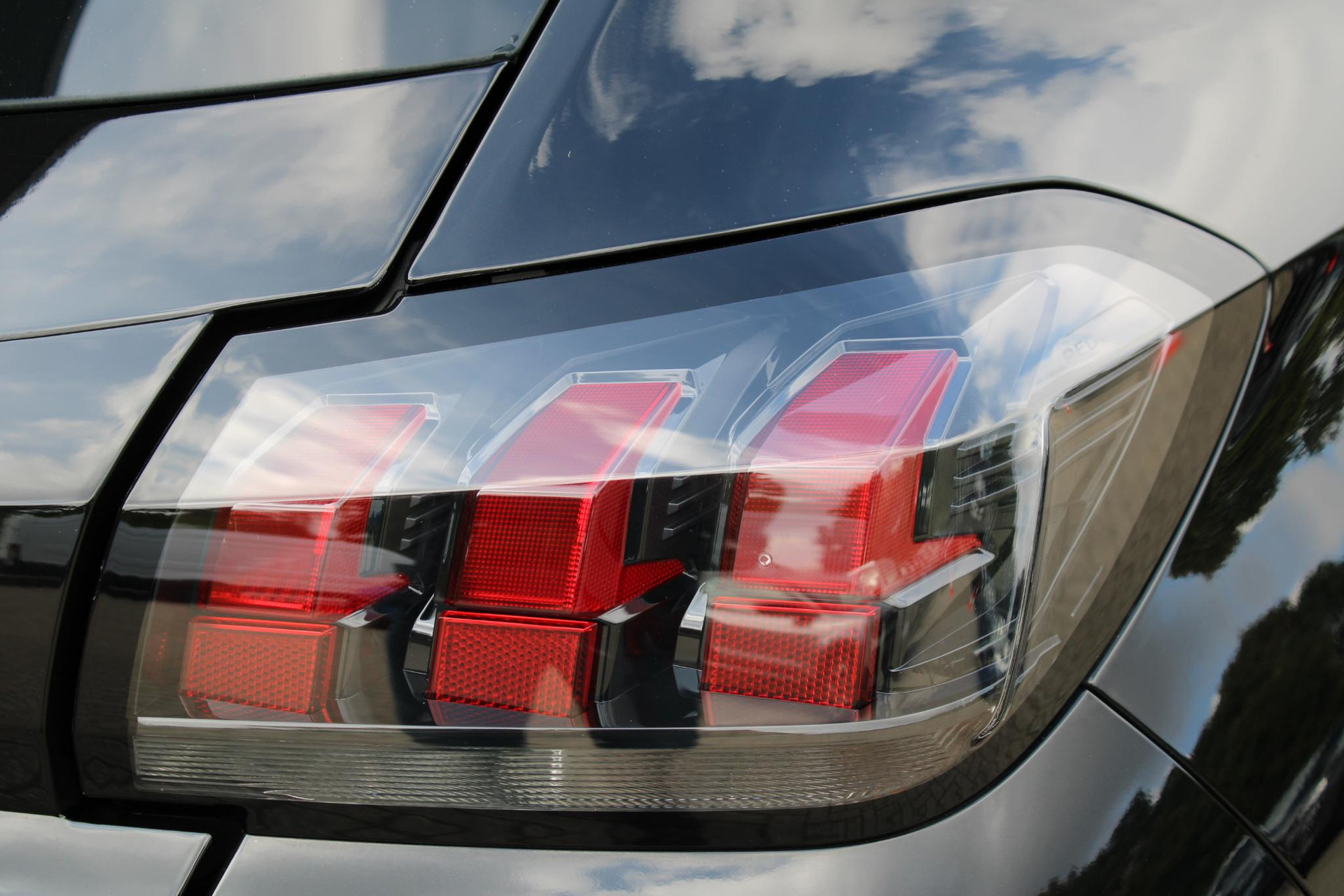 Peugeot e-208