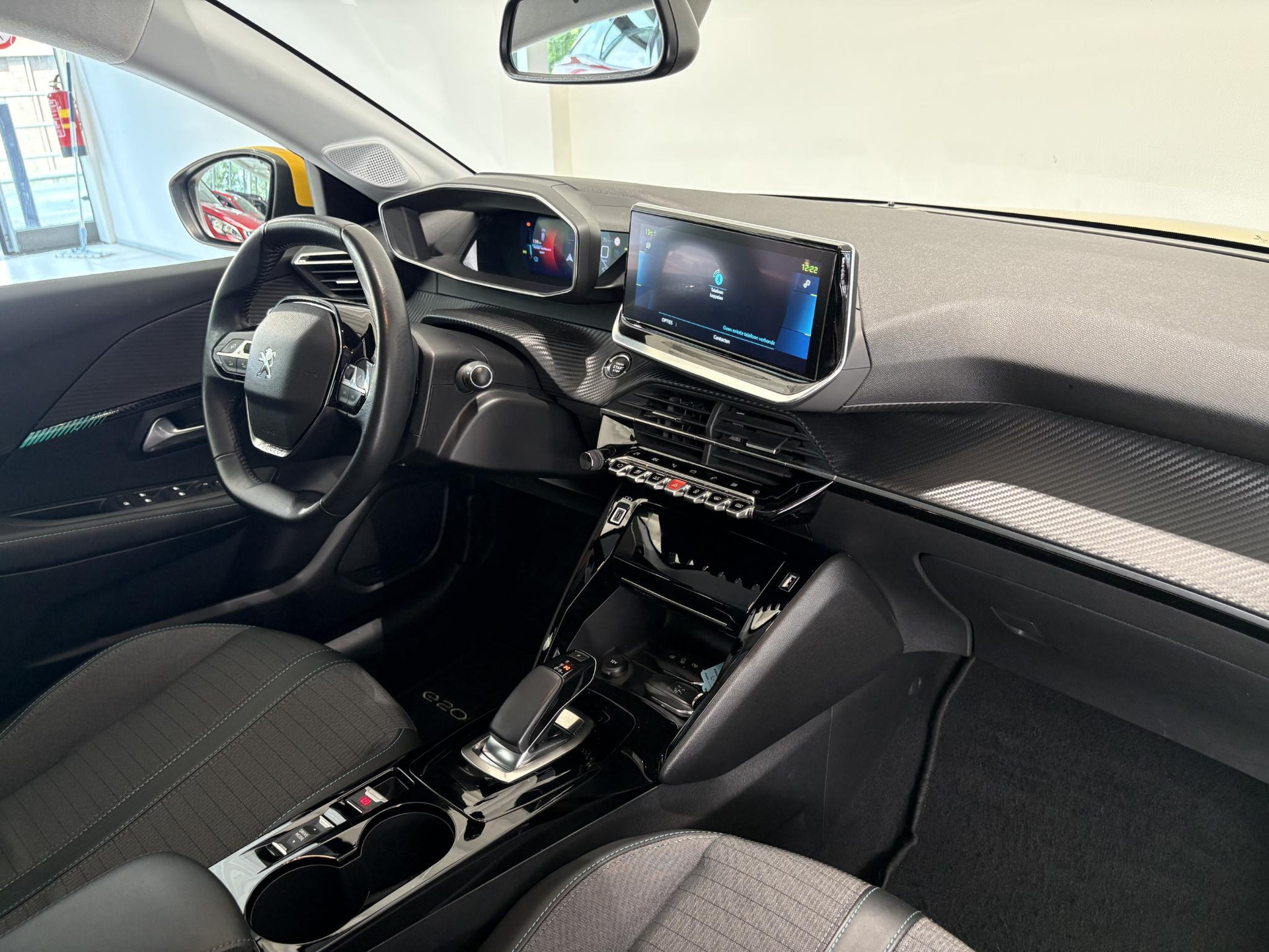 Peugeot e-208