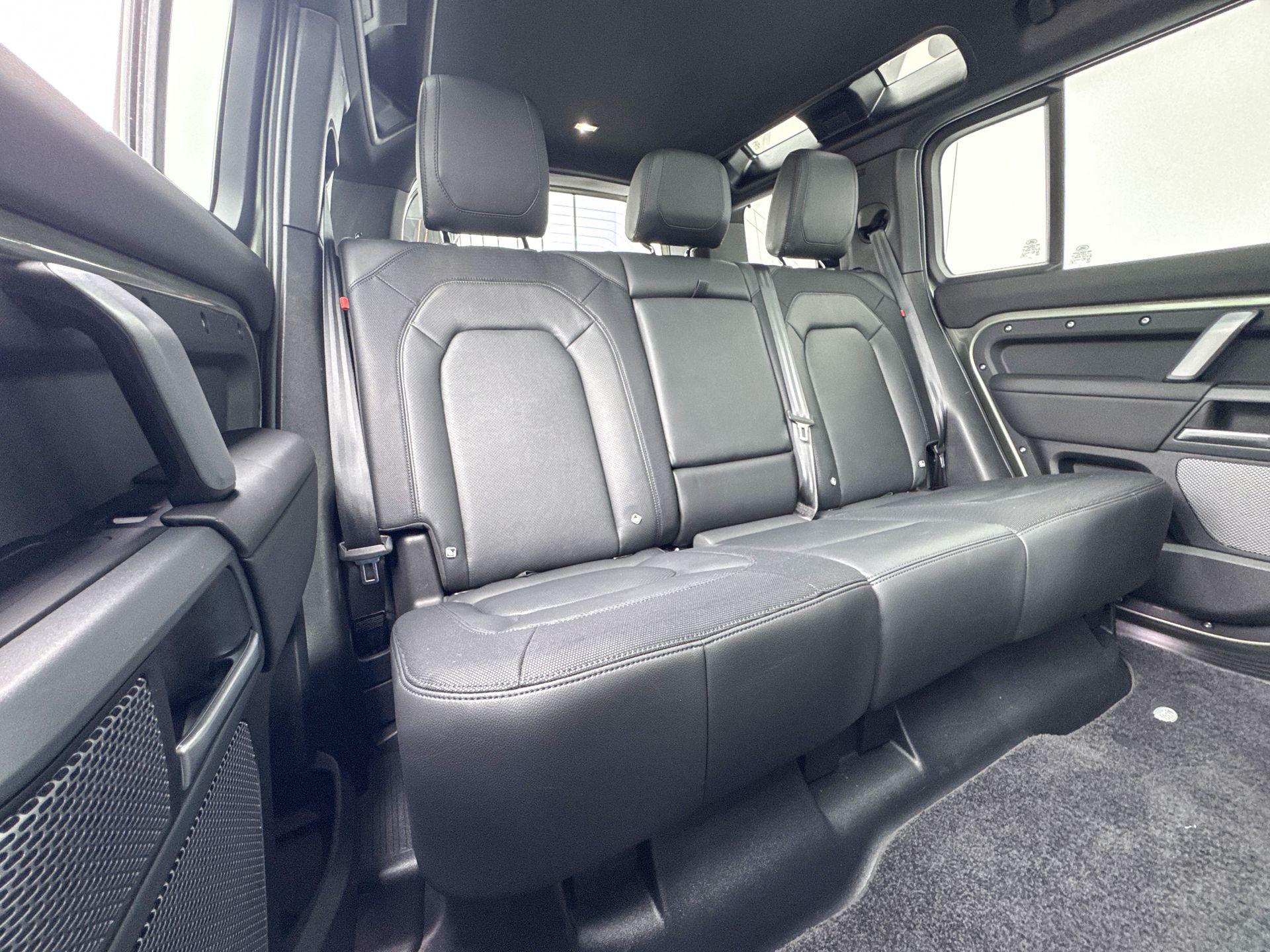 Land Rover Defender 110