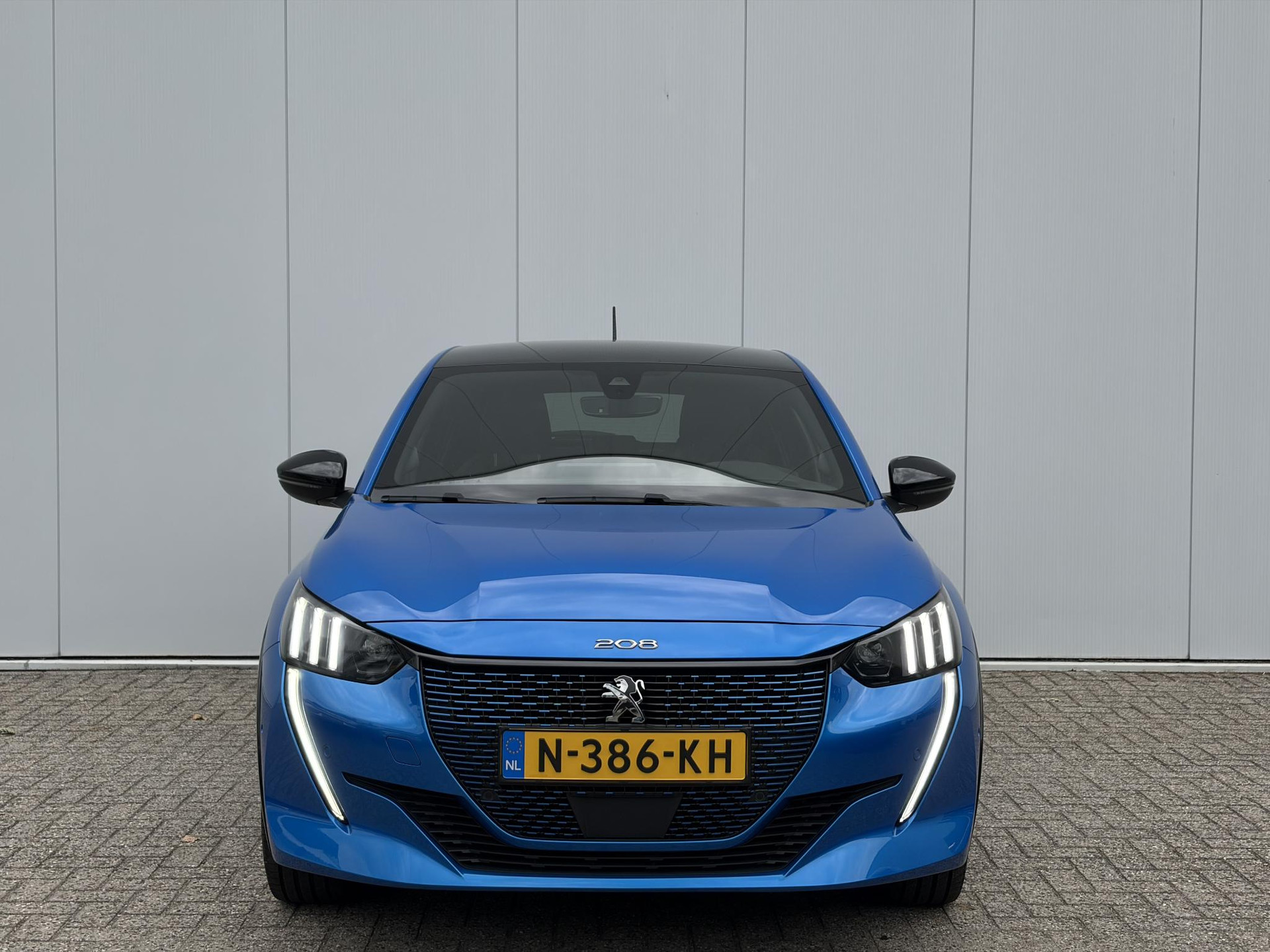 Peugeot e-208