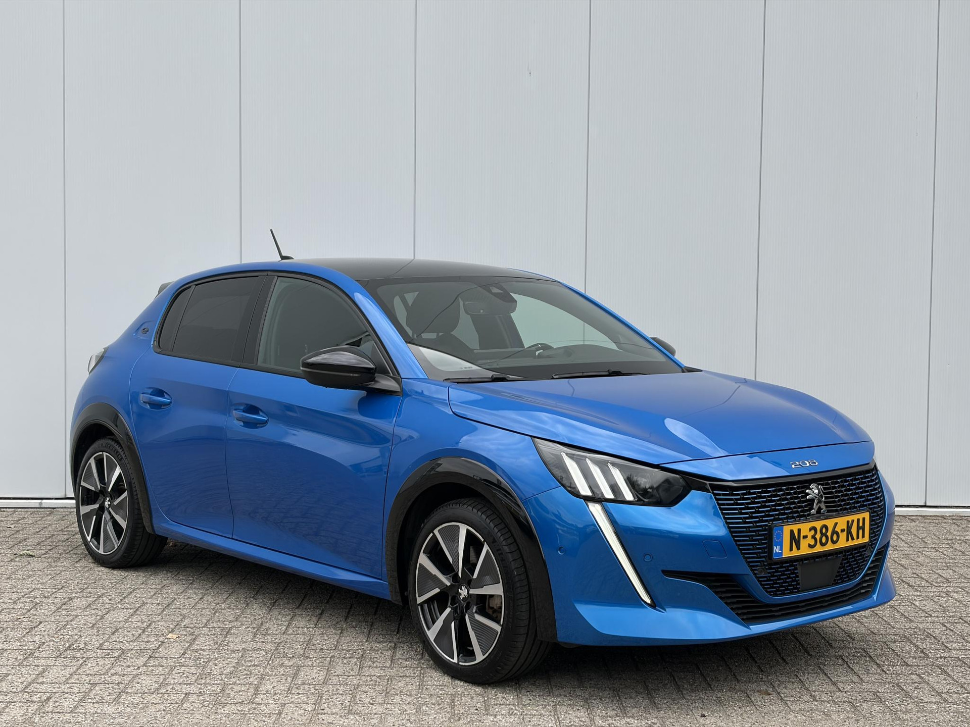 Peugeot e-208