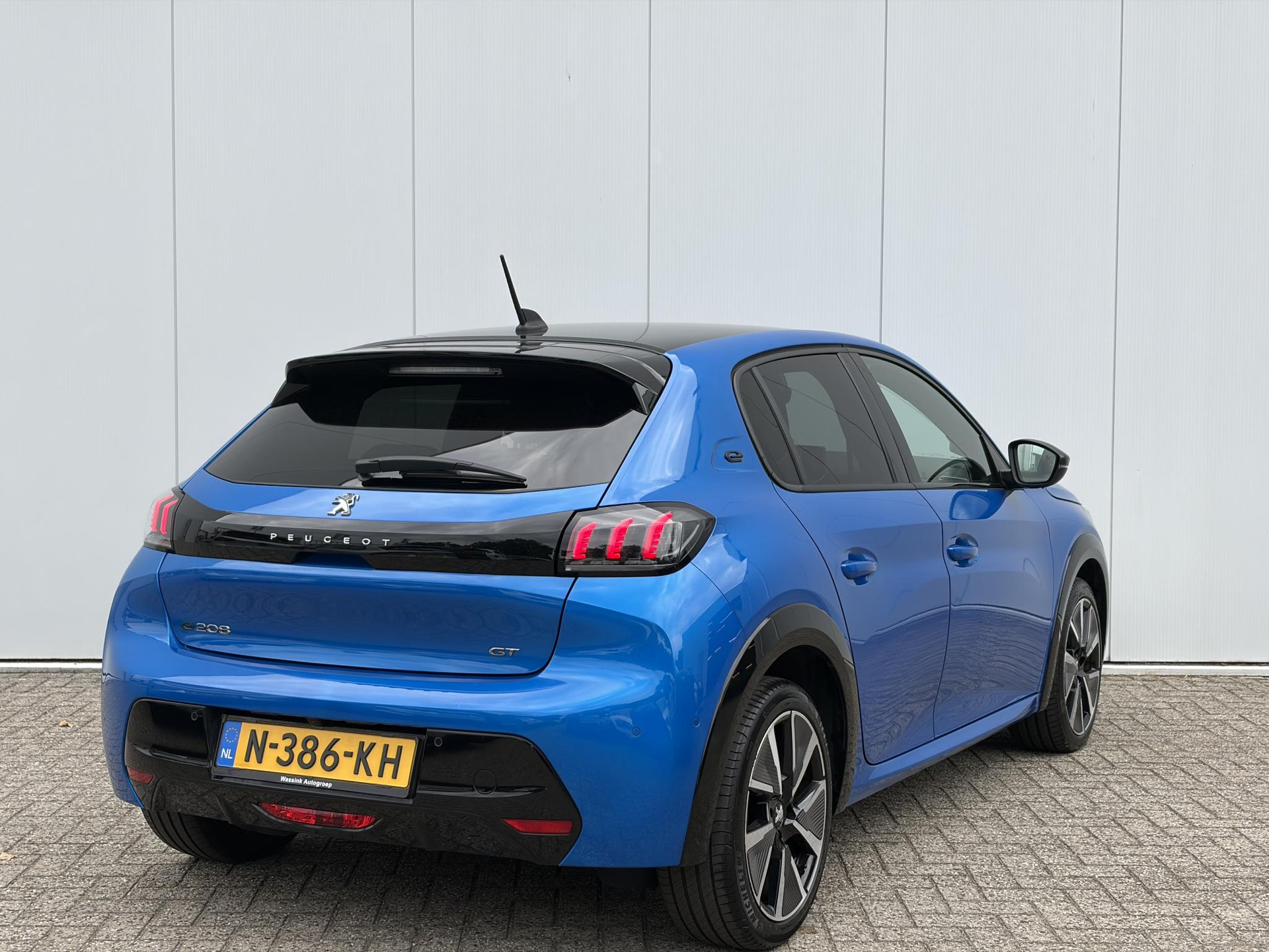Peugeot e-208