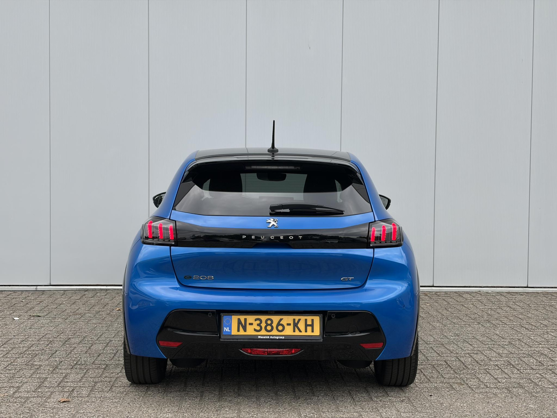 Peugeot e-208